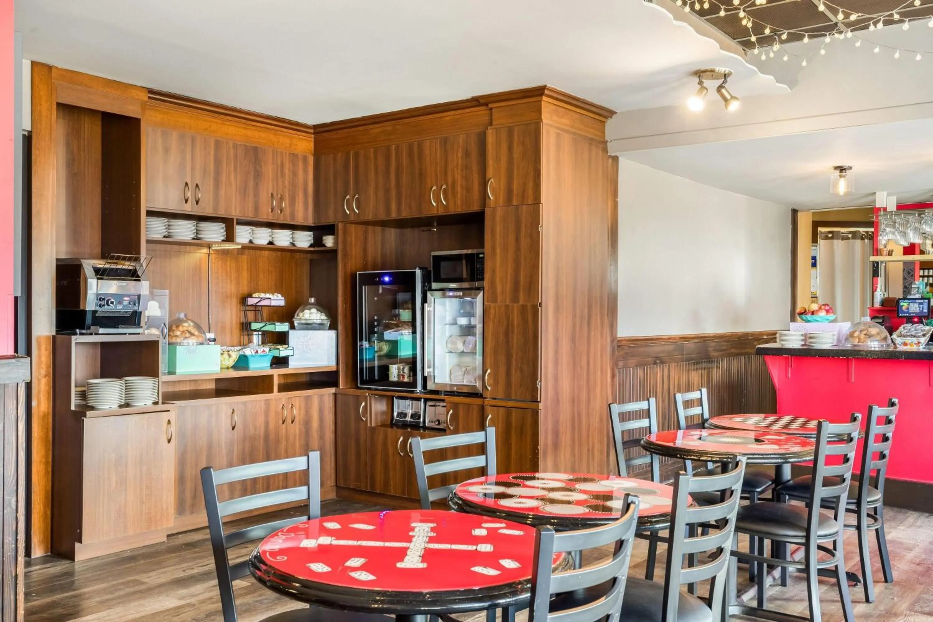 Restaurant/places to eat in Days Inn by Wyndham Berthierville