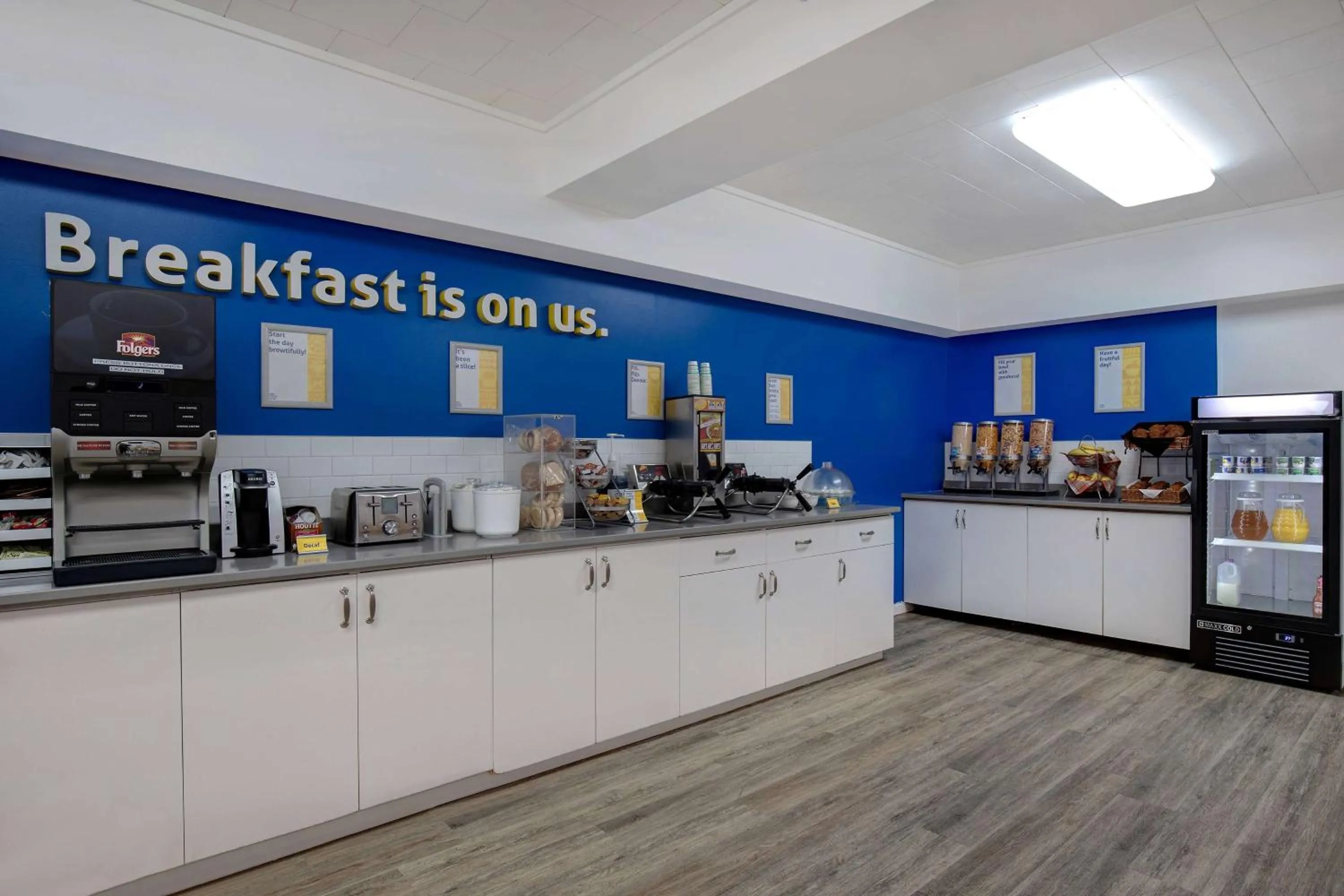 Restaurant/places to eat in Days Inn by Wyndham Victoria Airport Sidney