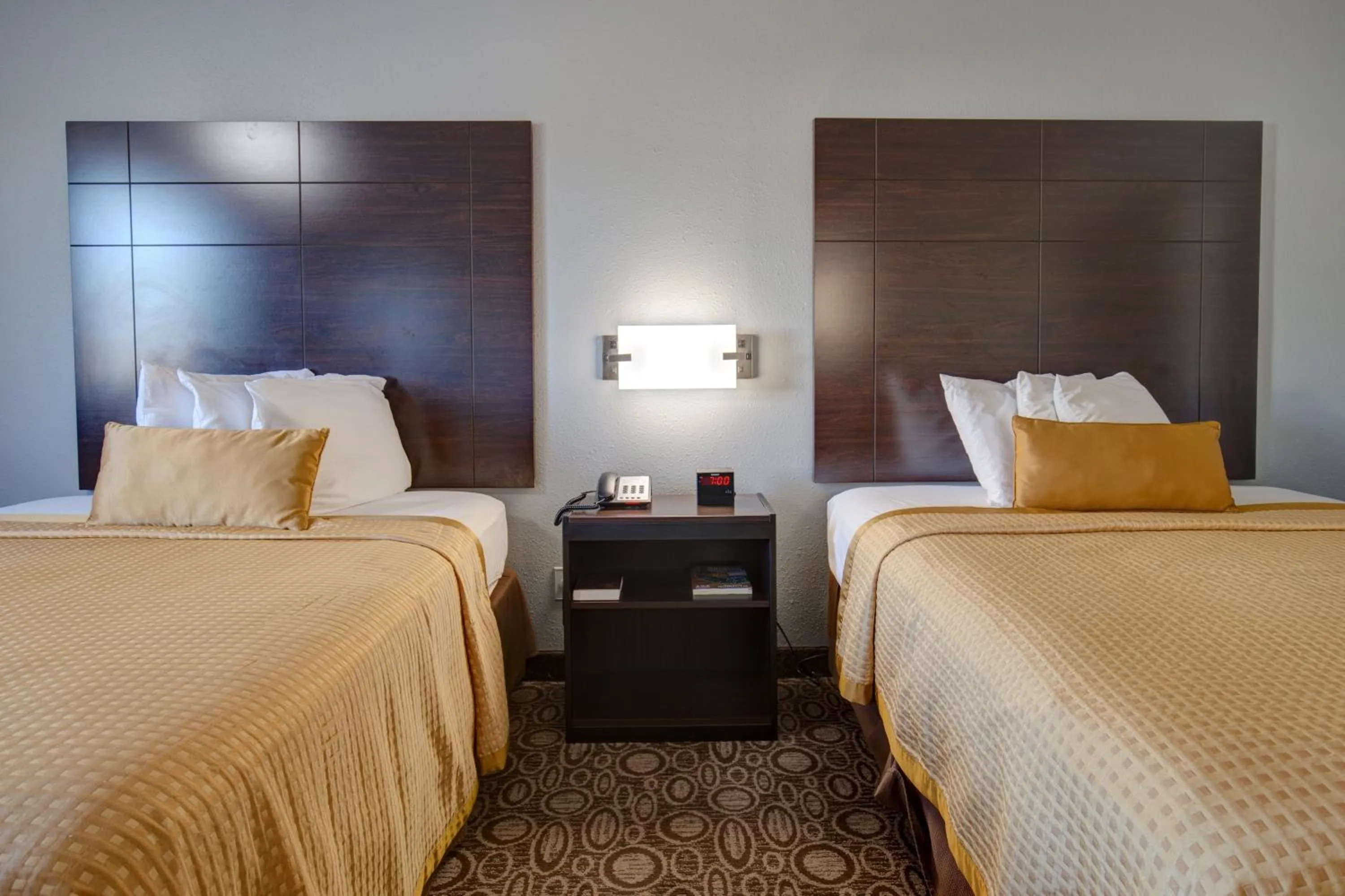 Bed in Southern Oaks Inn