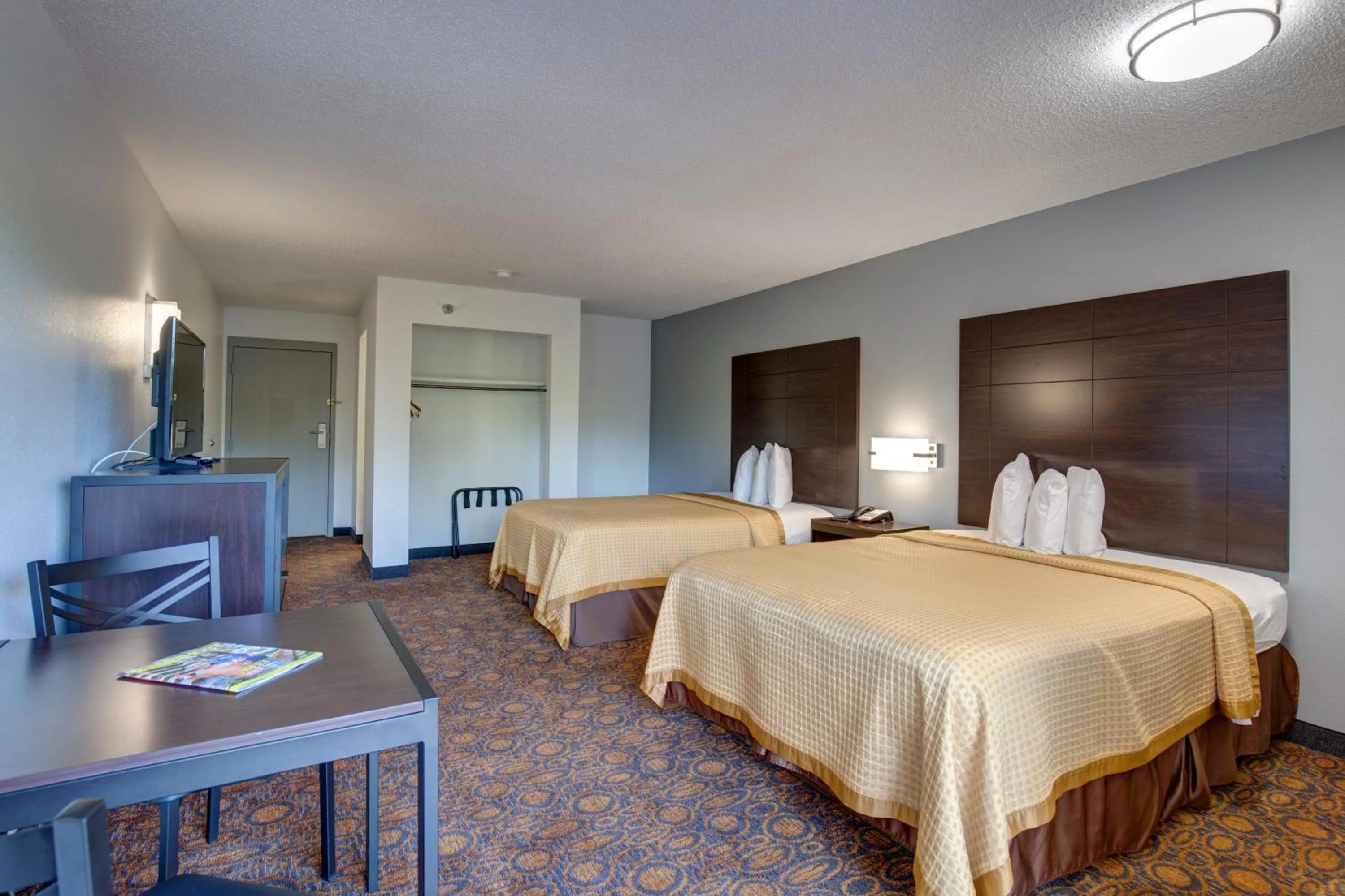Bedroom, Bed in Southern Oaks Inn