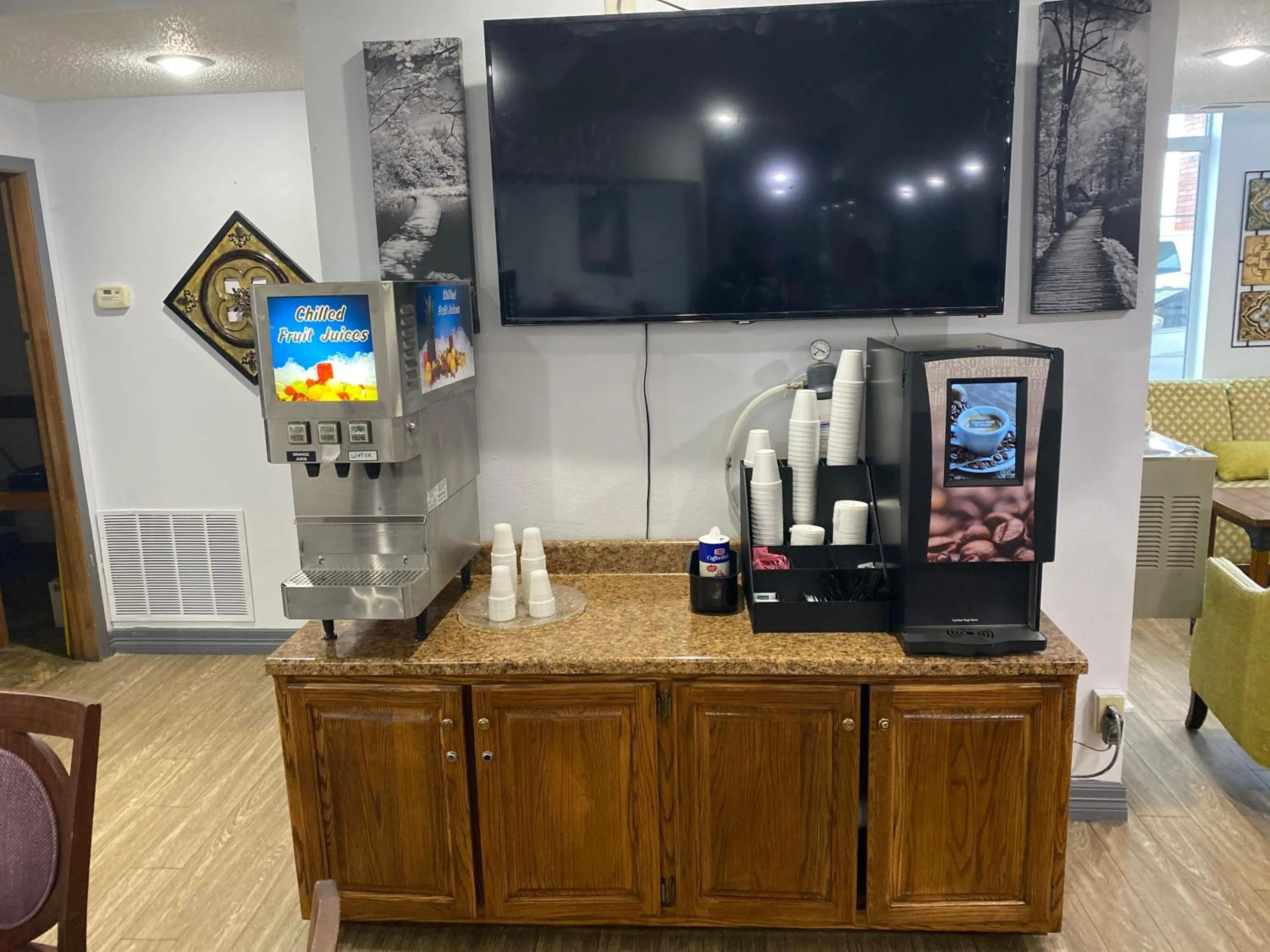 Breakfast in Howard Johnson by Wyndham Branson Theatre District