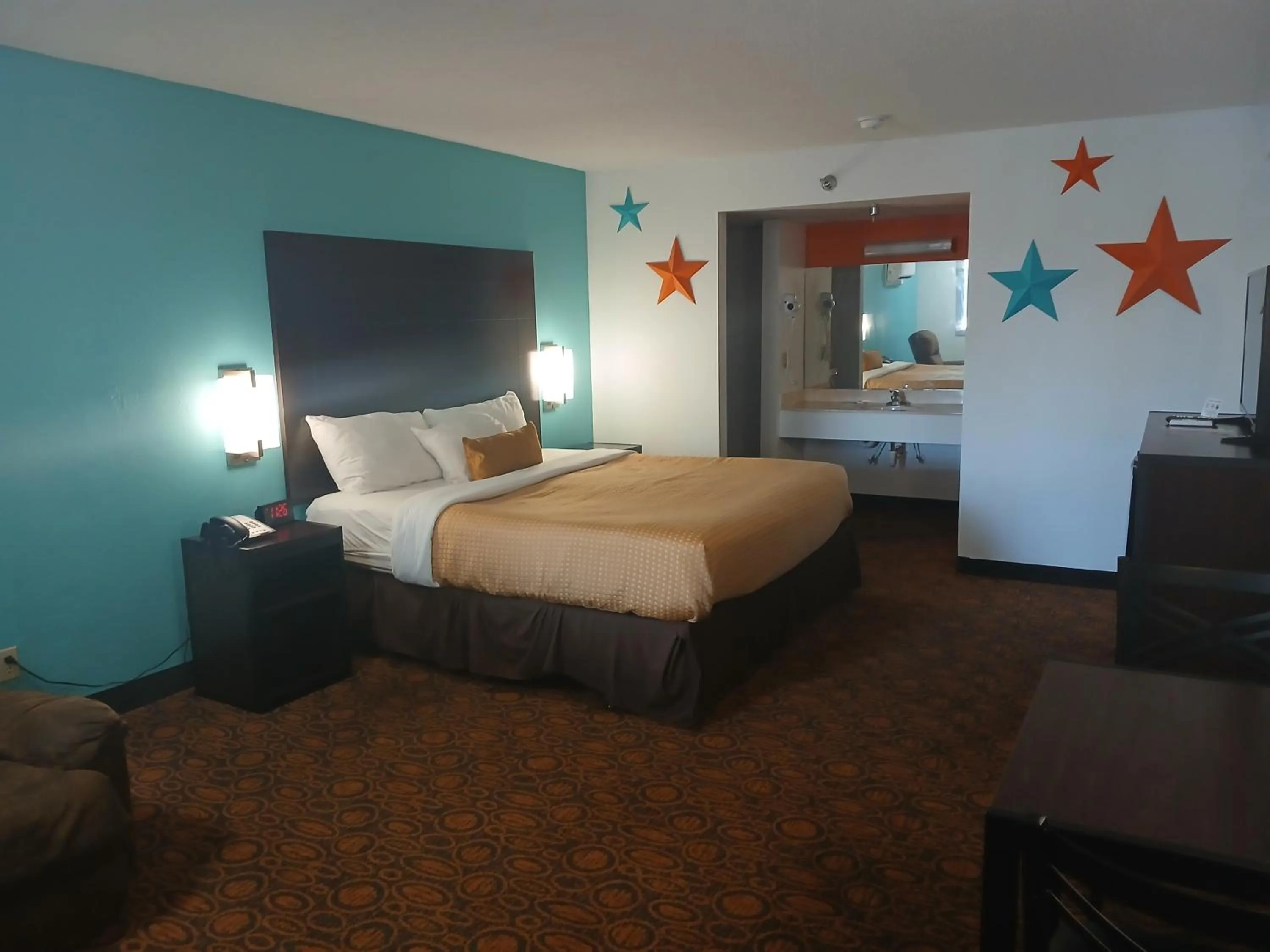 Bedroom, Bed in Howard Johnson by Wyndham Branson Theatre District
