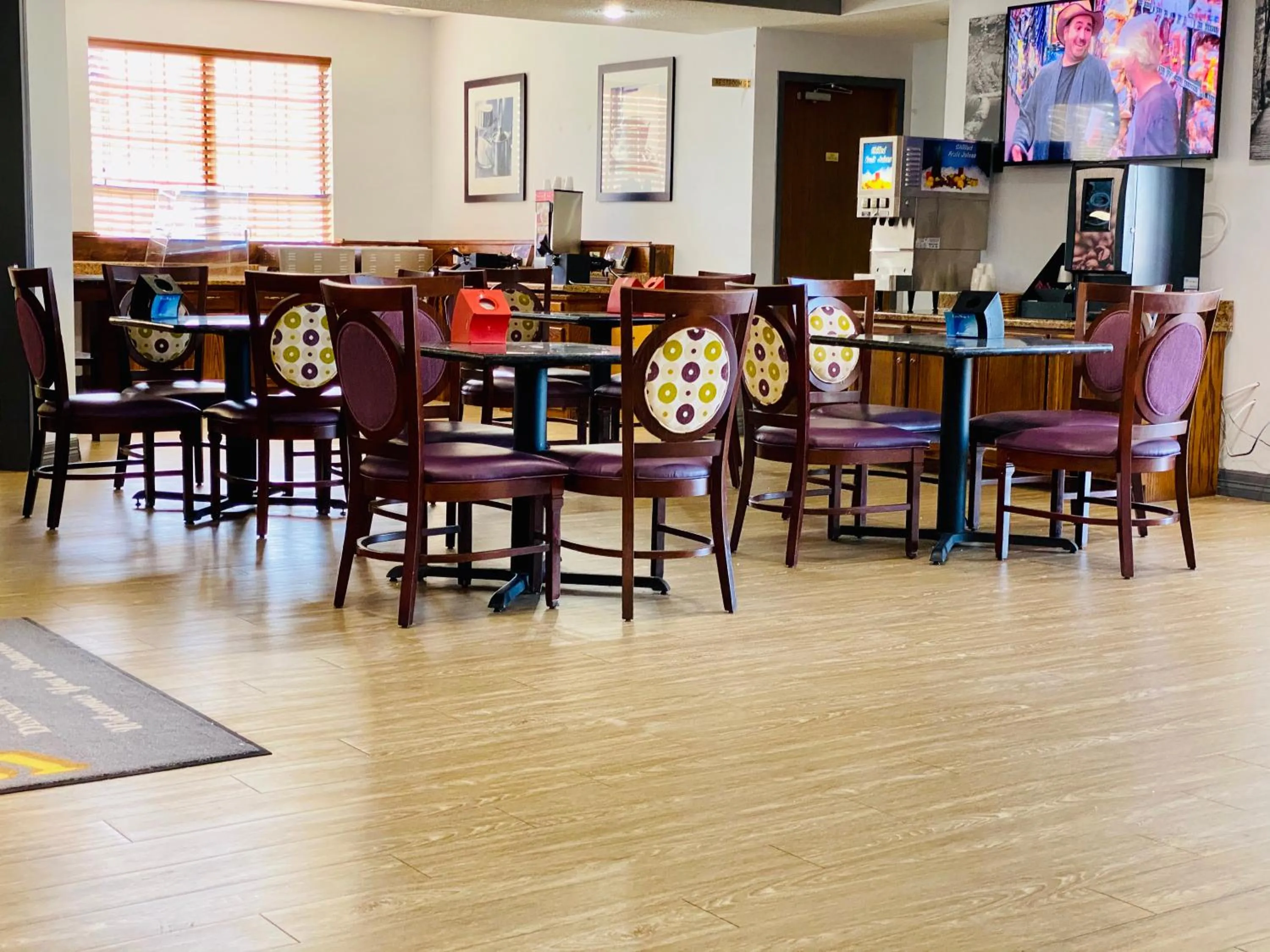 Breakfast in Howard Johnson by Wyndham Branson Theatre District