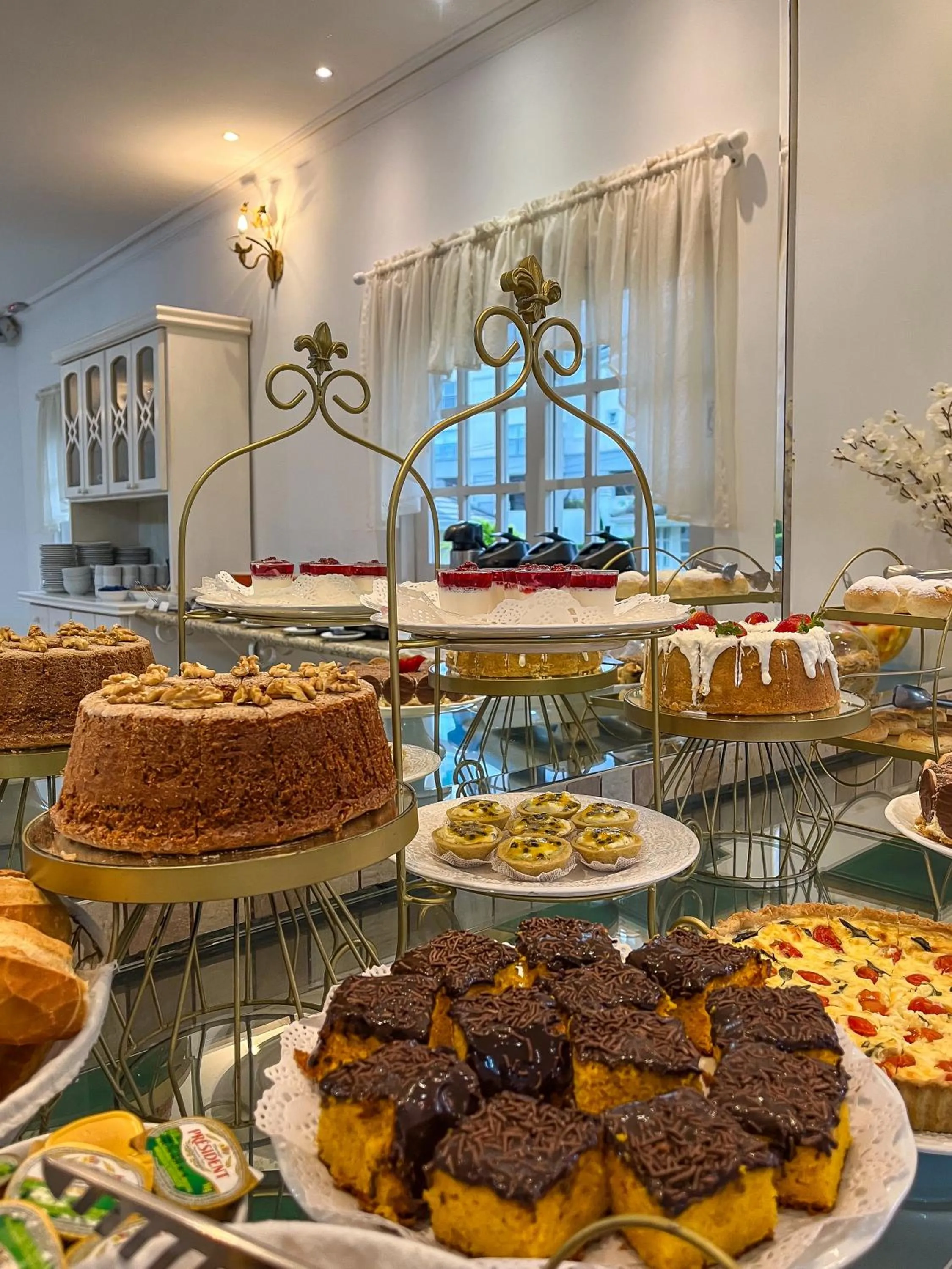 Breakfast in Pousada Nacional Inn Campos do Jordão