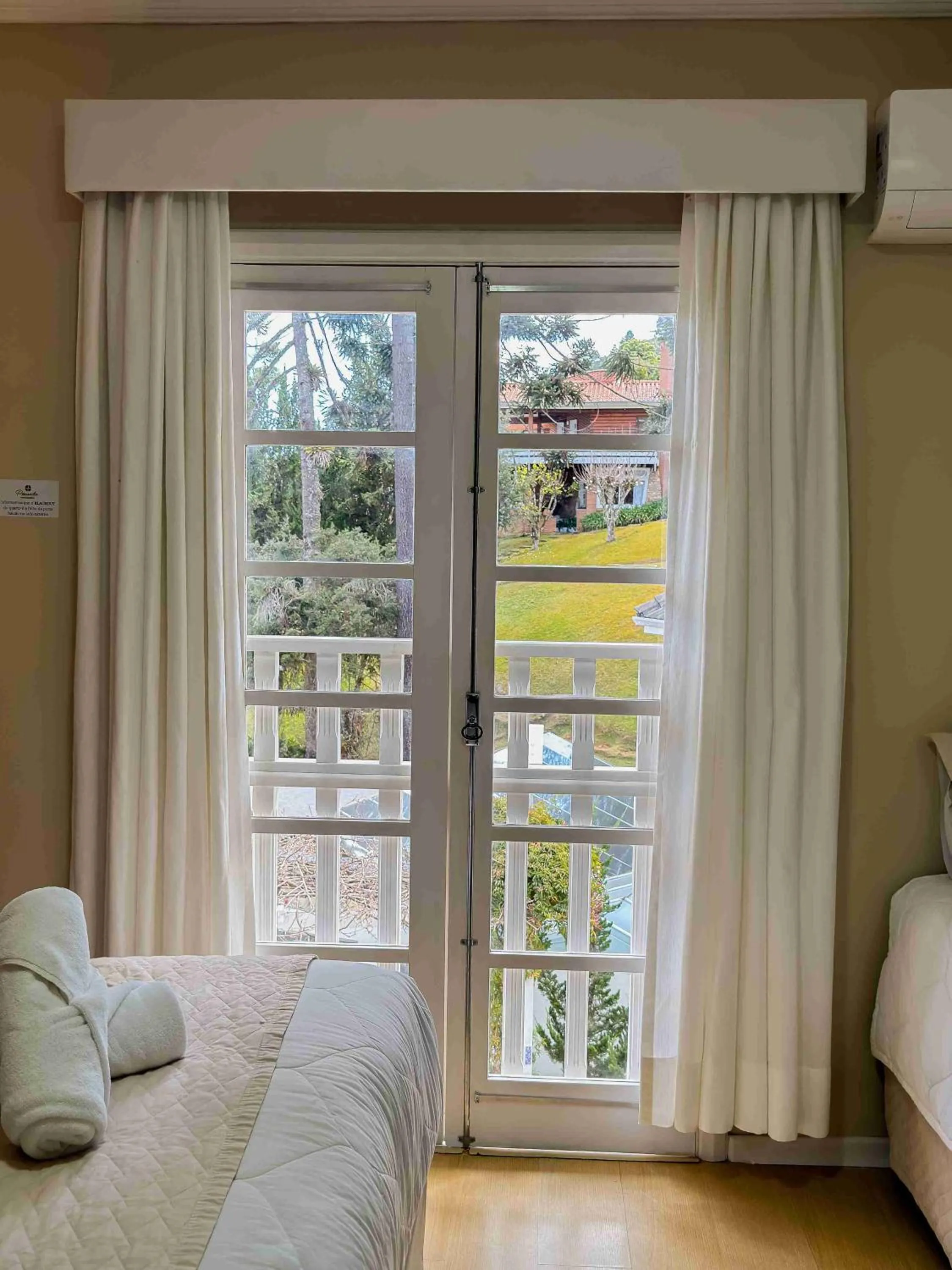 Bedroom, Bed in Pousada Nacional Inn Campos do Jordão