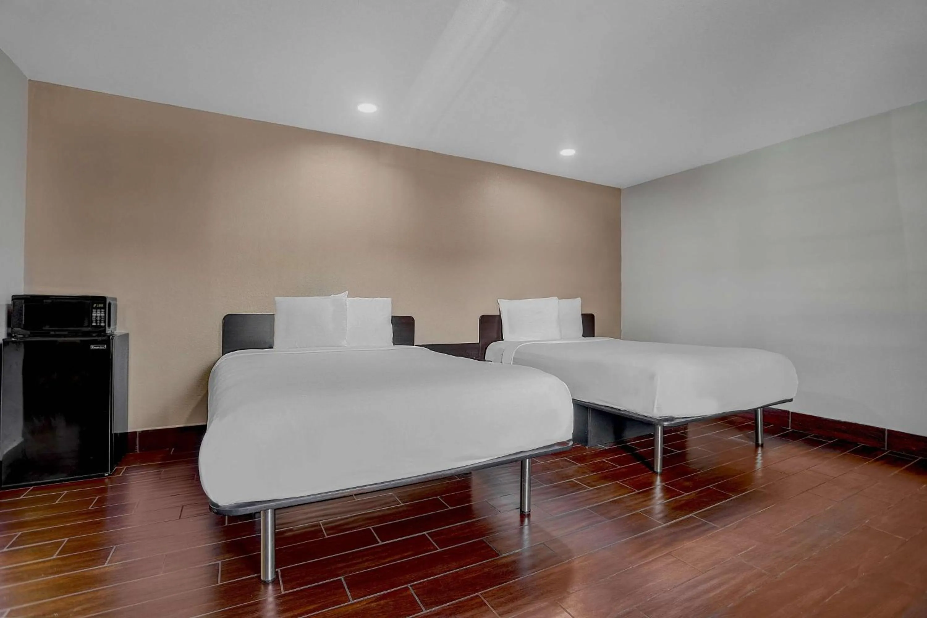 Photo of the whole room in Motel 6-Ukiah, CA - North