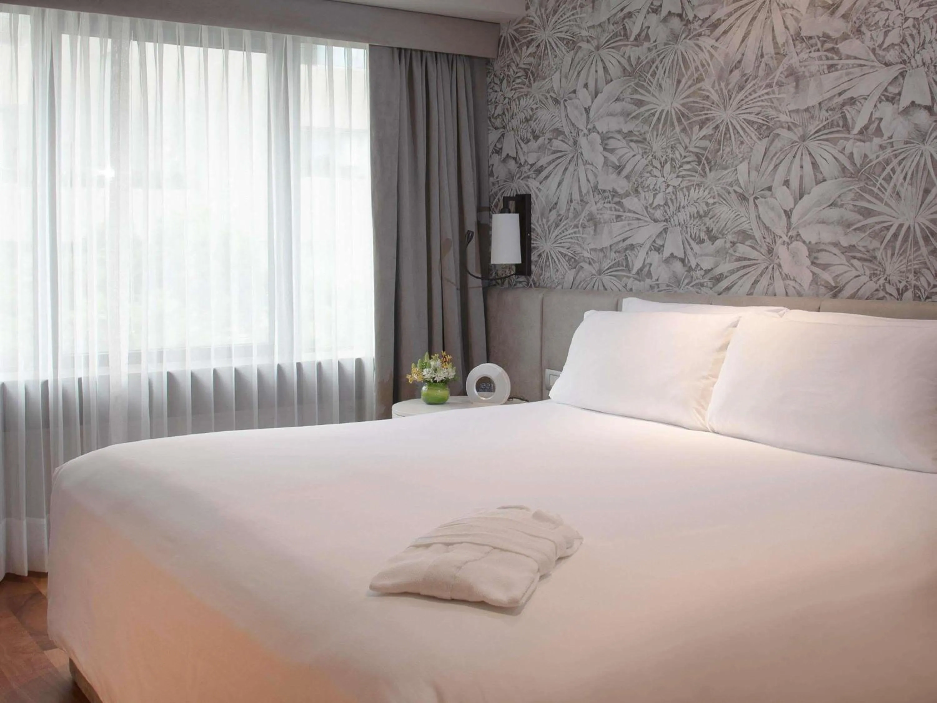 Bedroom, Bed in Manto Hotel Lima - MGallery Collection