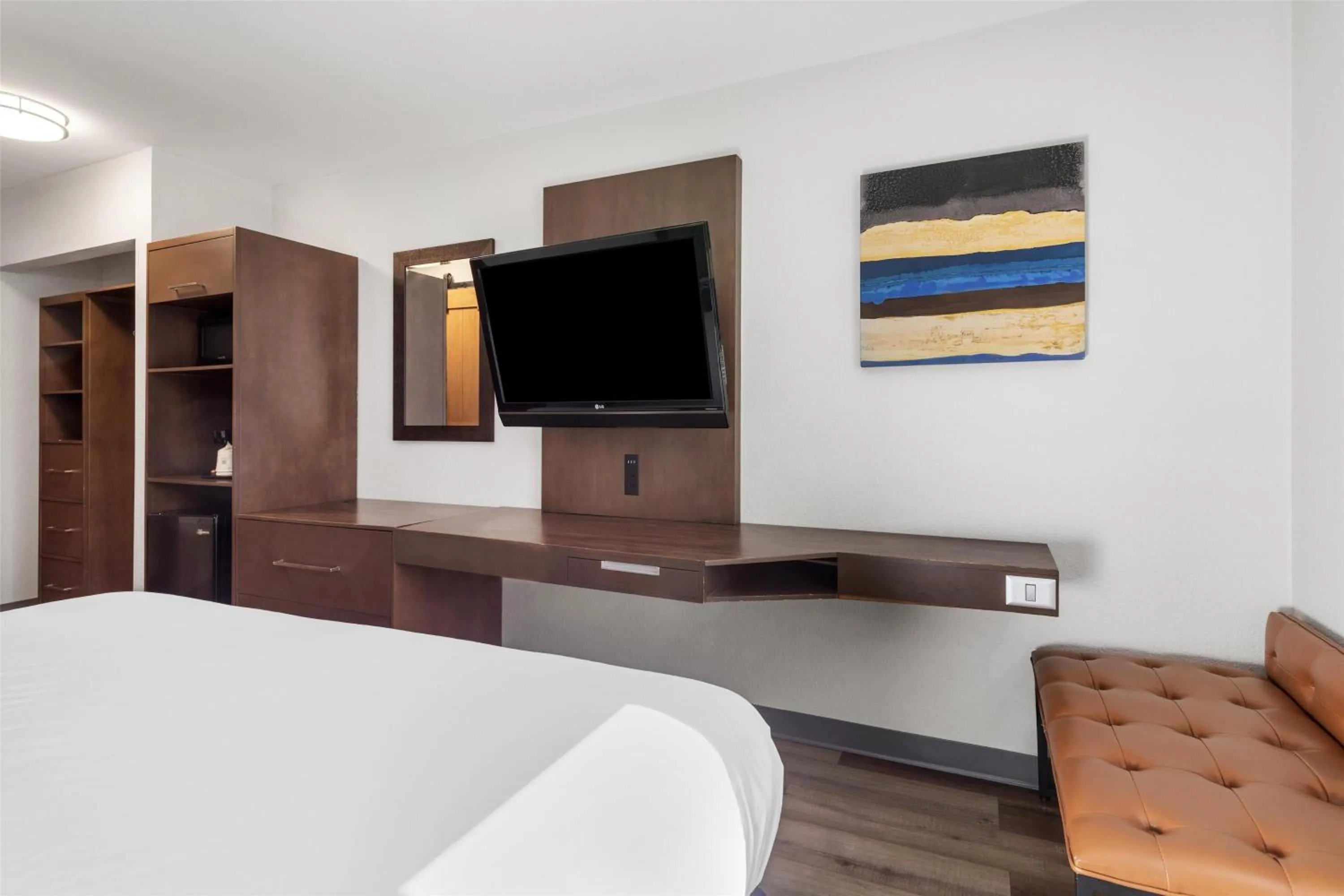 Bedroom, Bed in SureStay Plus Hotel by Best Western Mammoth Lakes