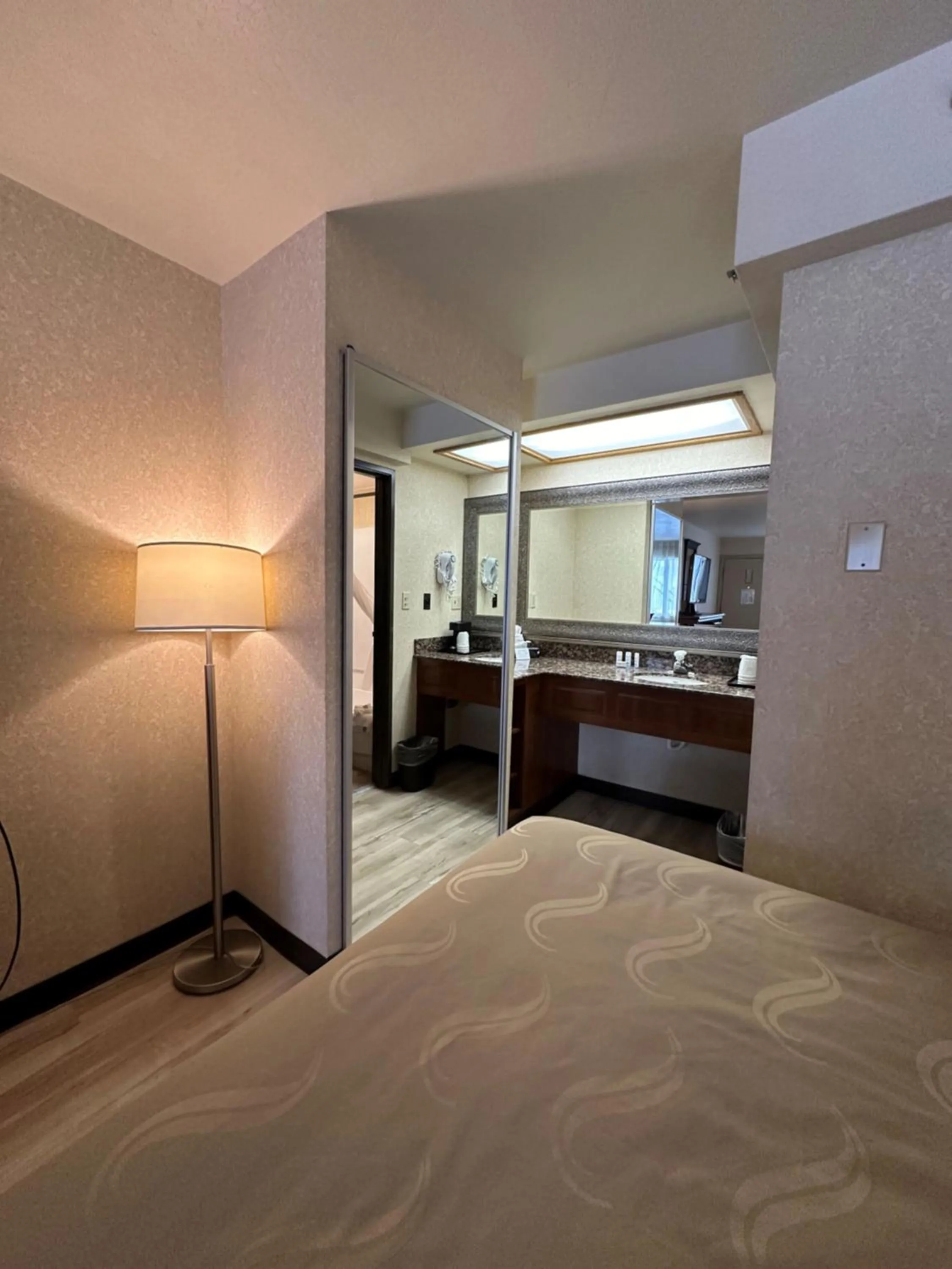 Bathroom, Bed in Wingate by Wyndham Gunnison Near Western Colorado University