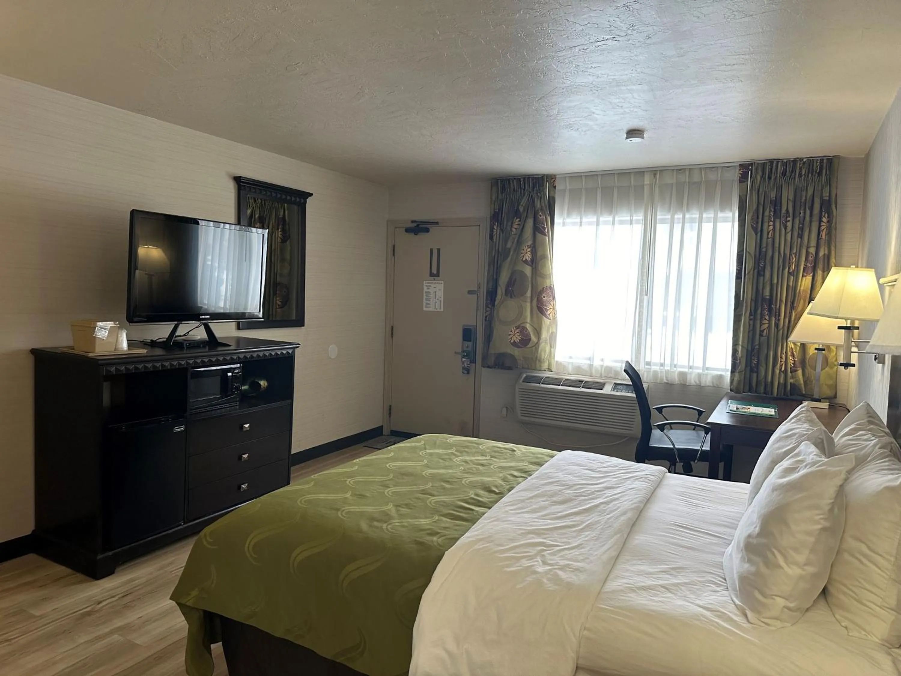 Bed in Wingate by Wyndham Gunnison Near Western Colorado University