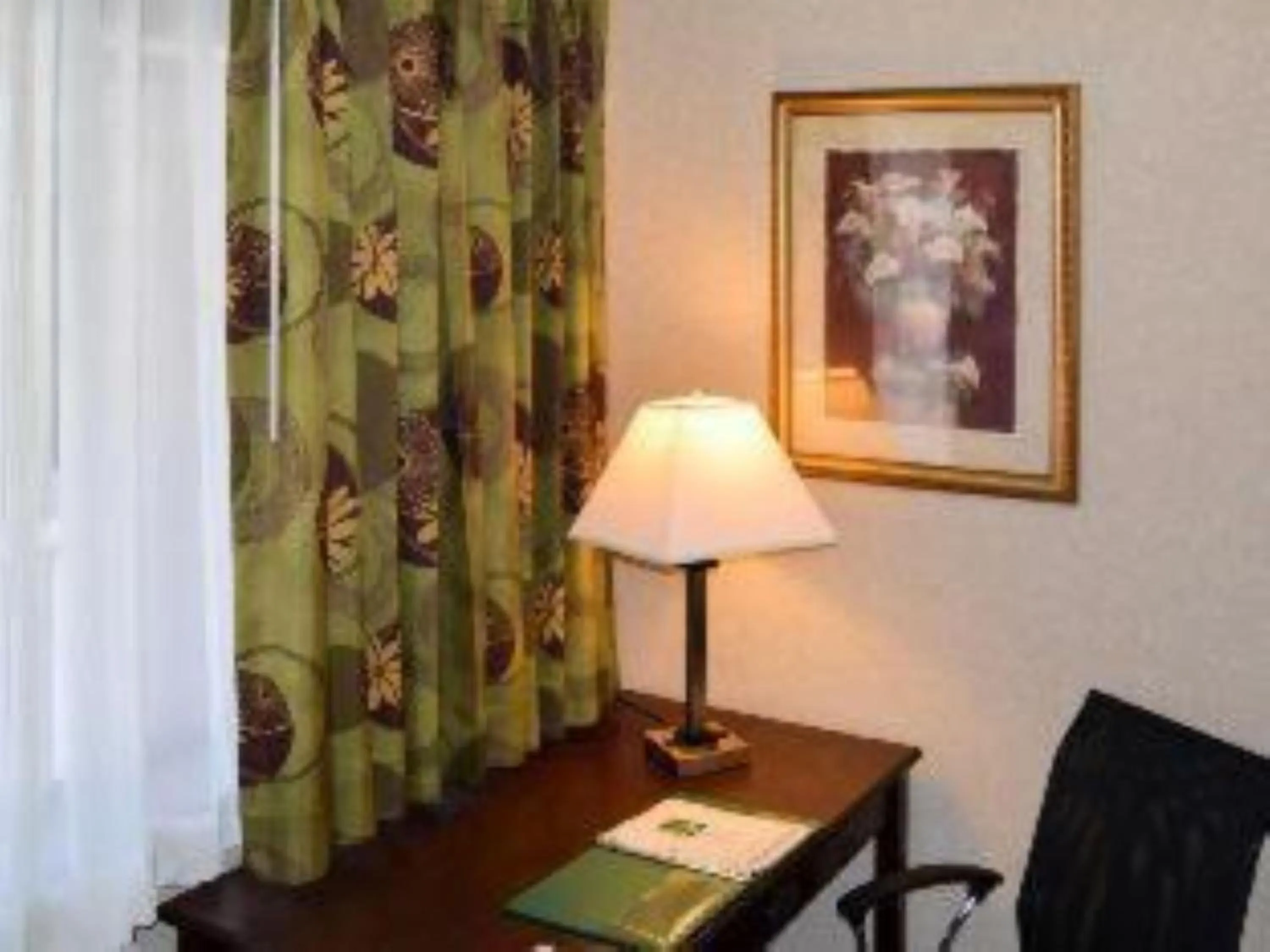 Seating area in Wingate by Wyndham Gunnison Near Western Colorado University