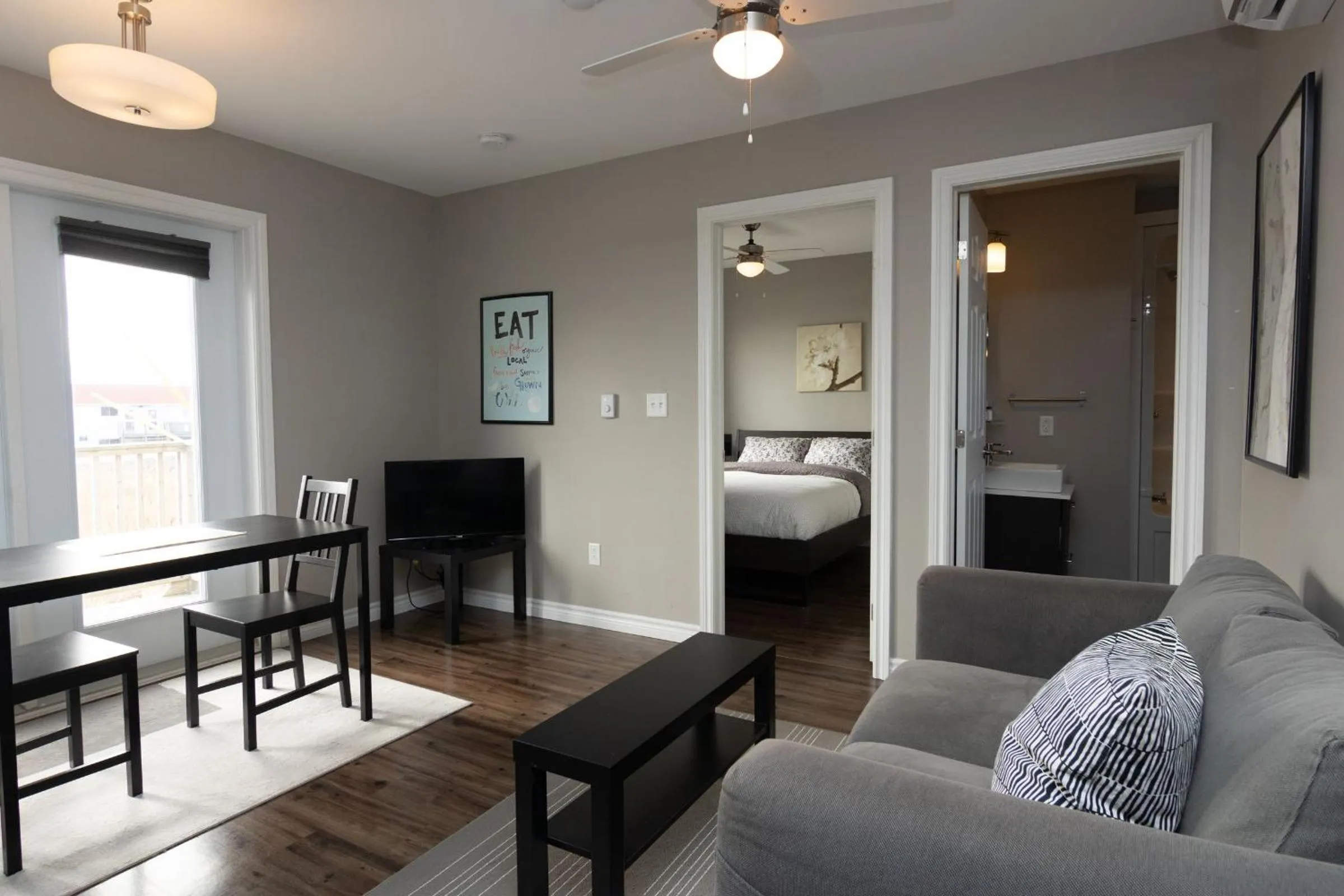 Living room, Bed in The Killick Inn & Suites