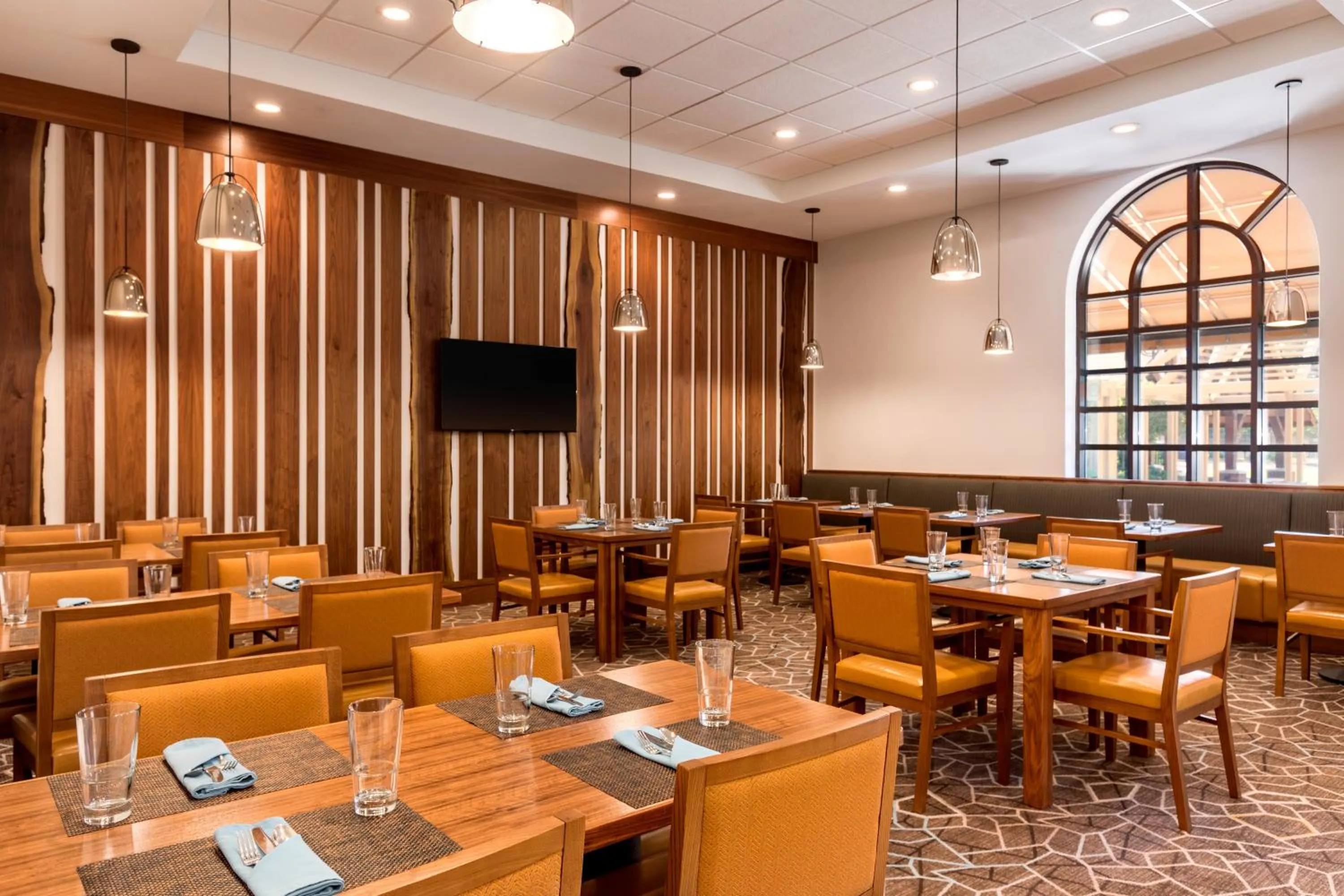 Restaurant/places to eat in Embassy Suites Greenville Golf Resort & Conference Center