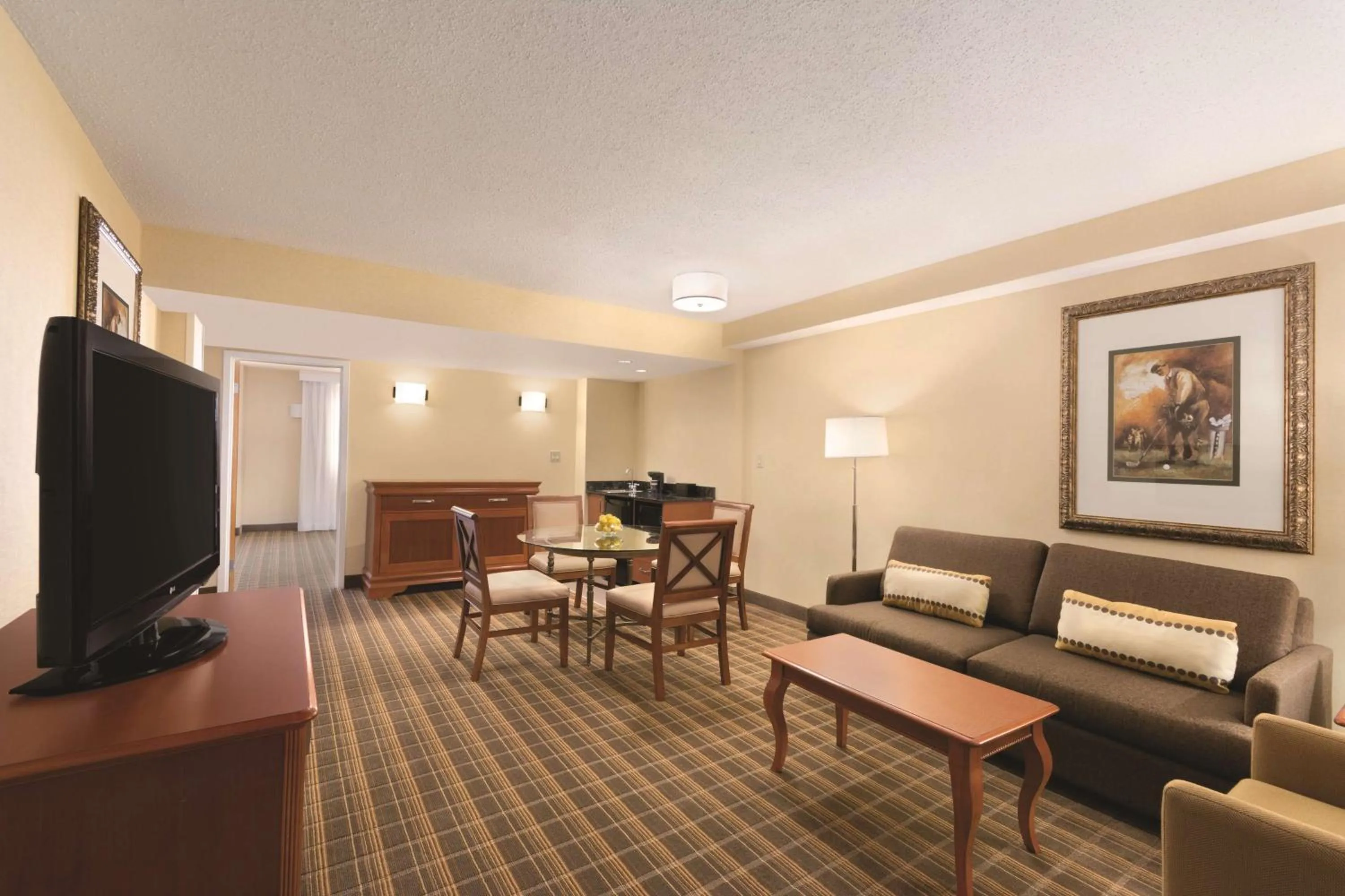 Living room in Embassy Suites Greenville Golf Resort & Conference Center