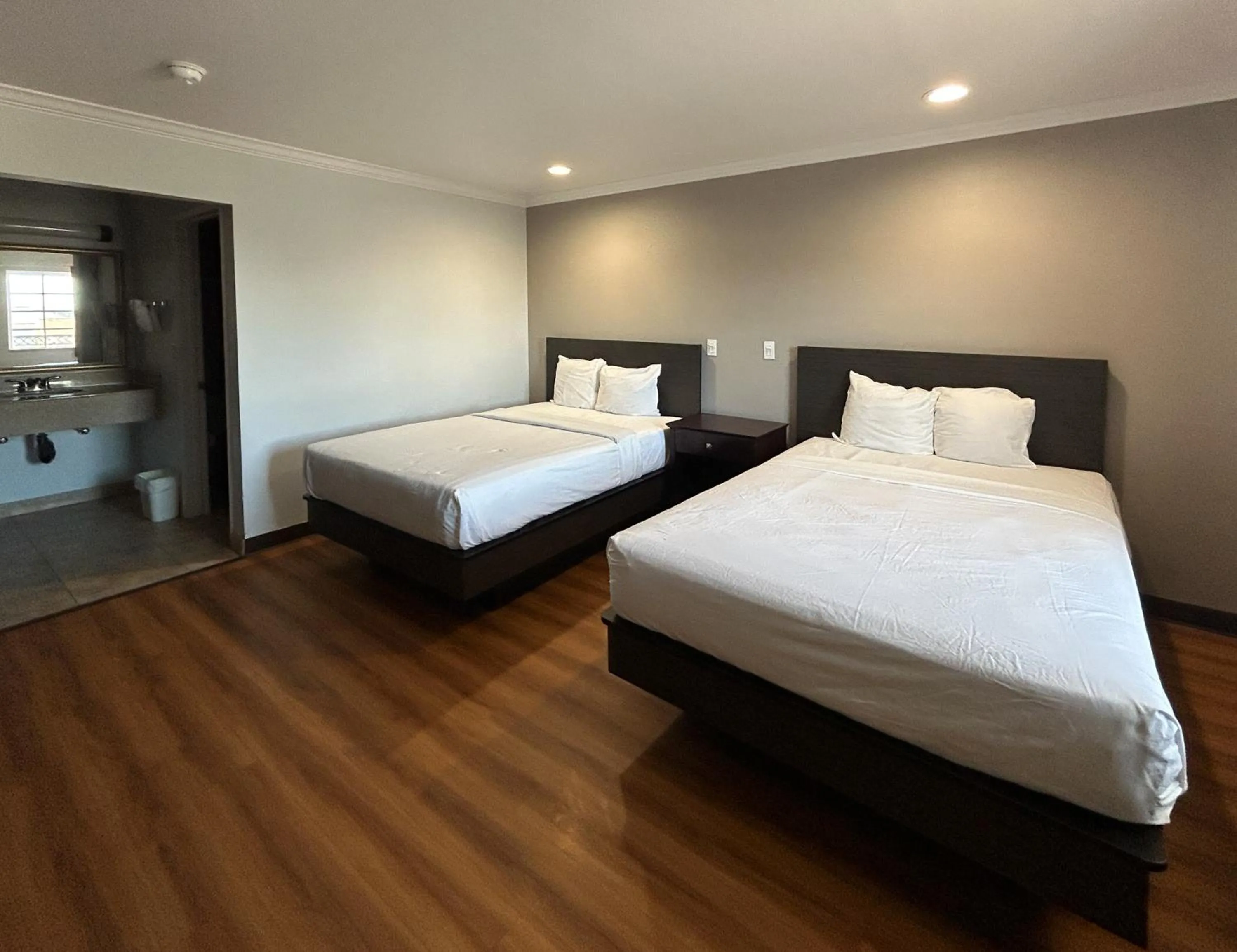 Bedroom, Bed in Studio 6 Mojave, CA - Airport