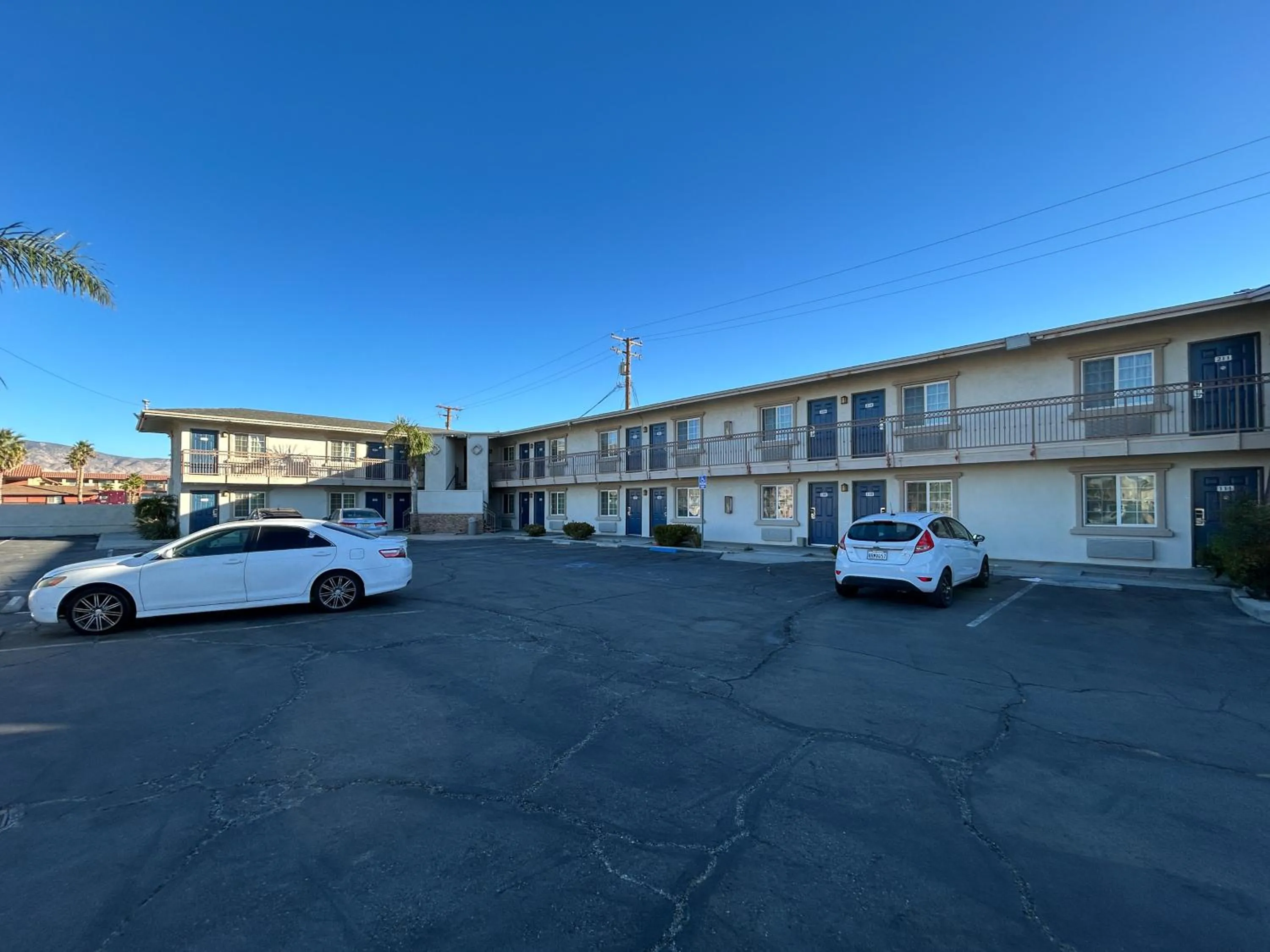Property building in Studio 6 Mojave, CA - Airport