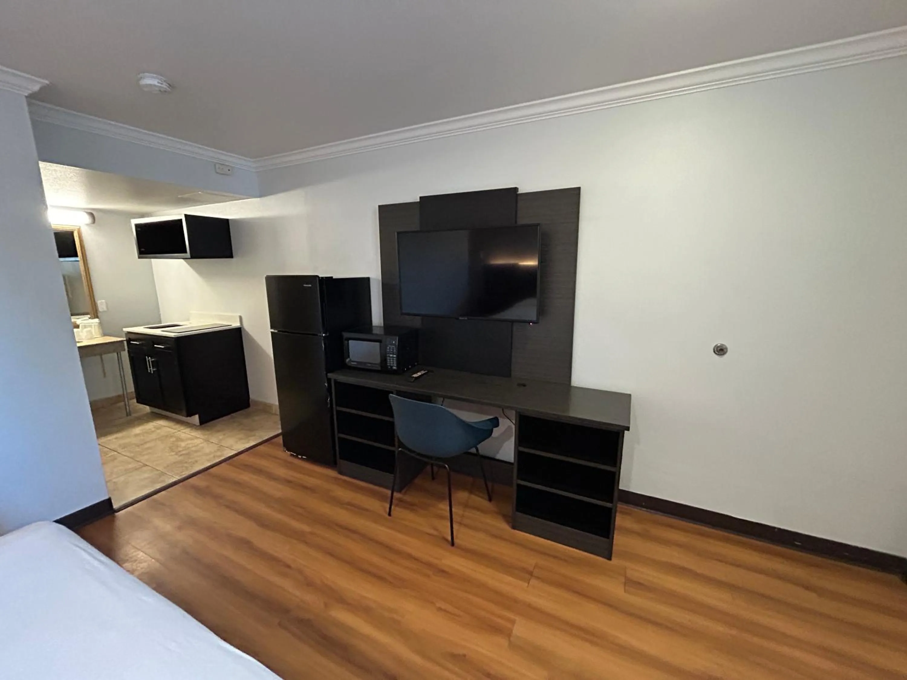 Bed in Studio 6 Mojave, CA - Airport