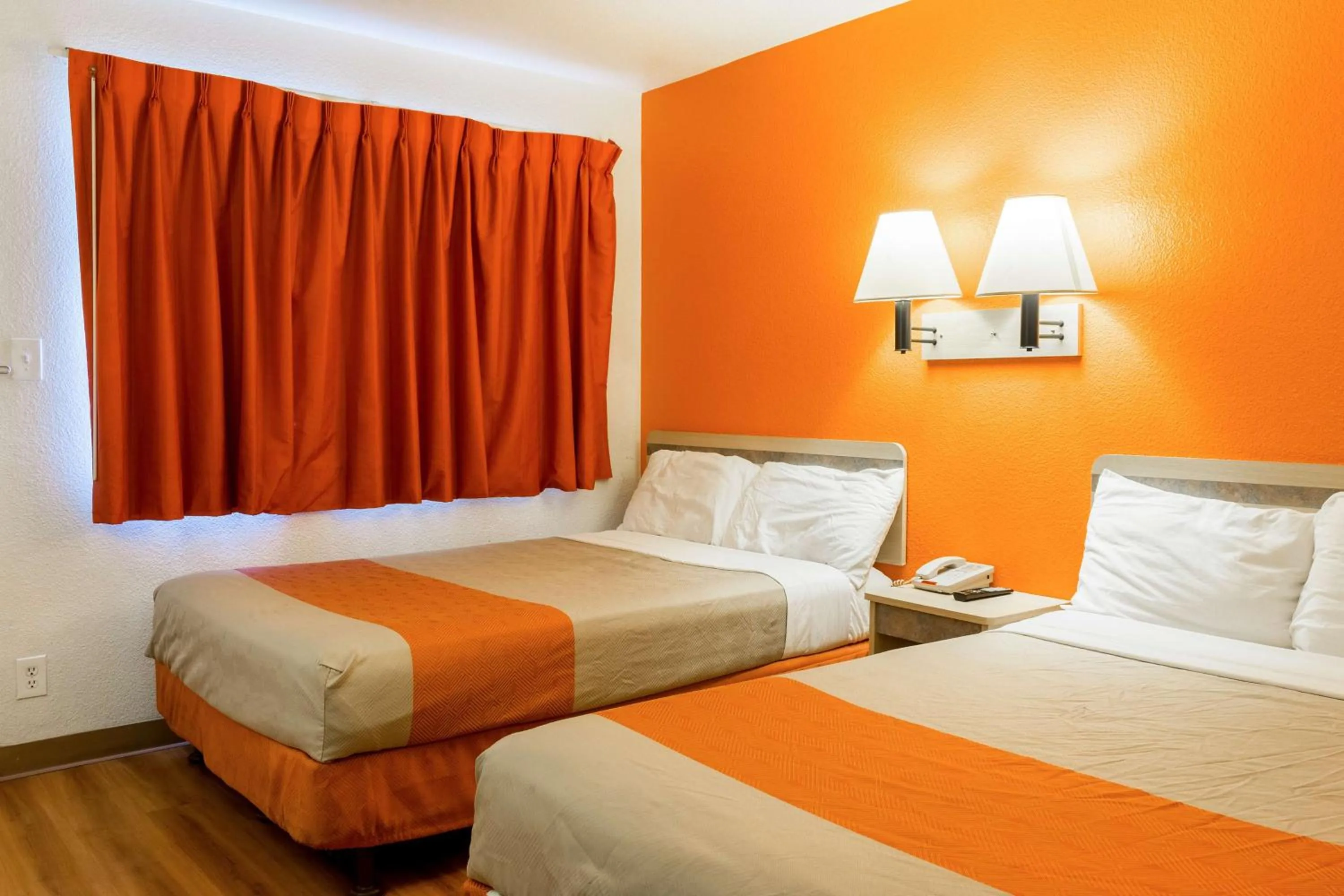 Bedroom, Bed in Motel 6-Mojave, CA - Airport