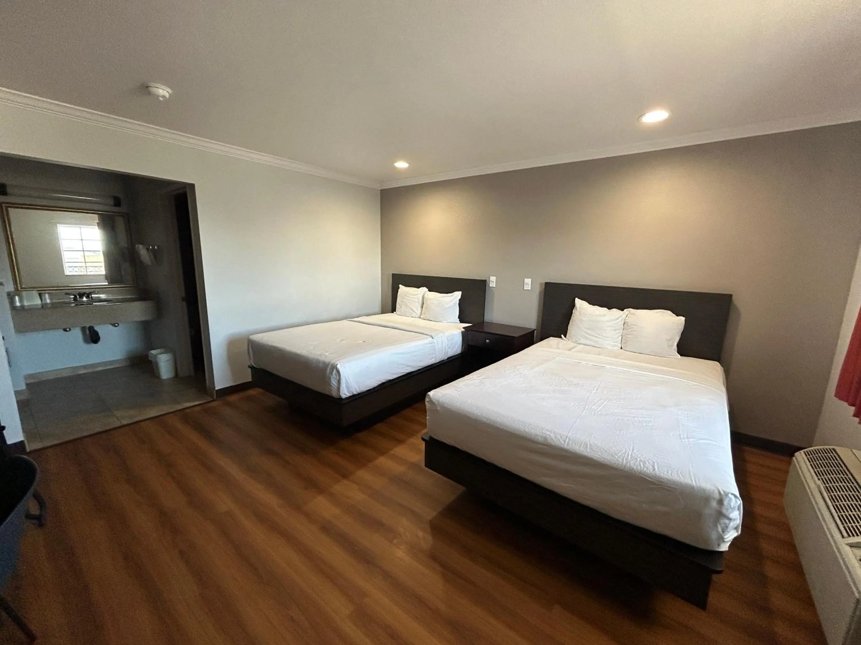 Bed in Studio 6 Mojave, CA - Airport