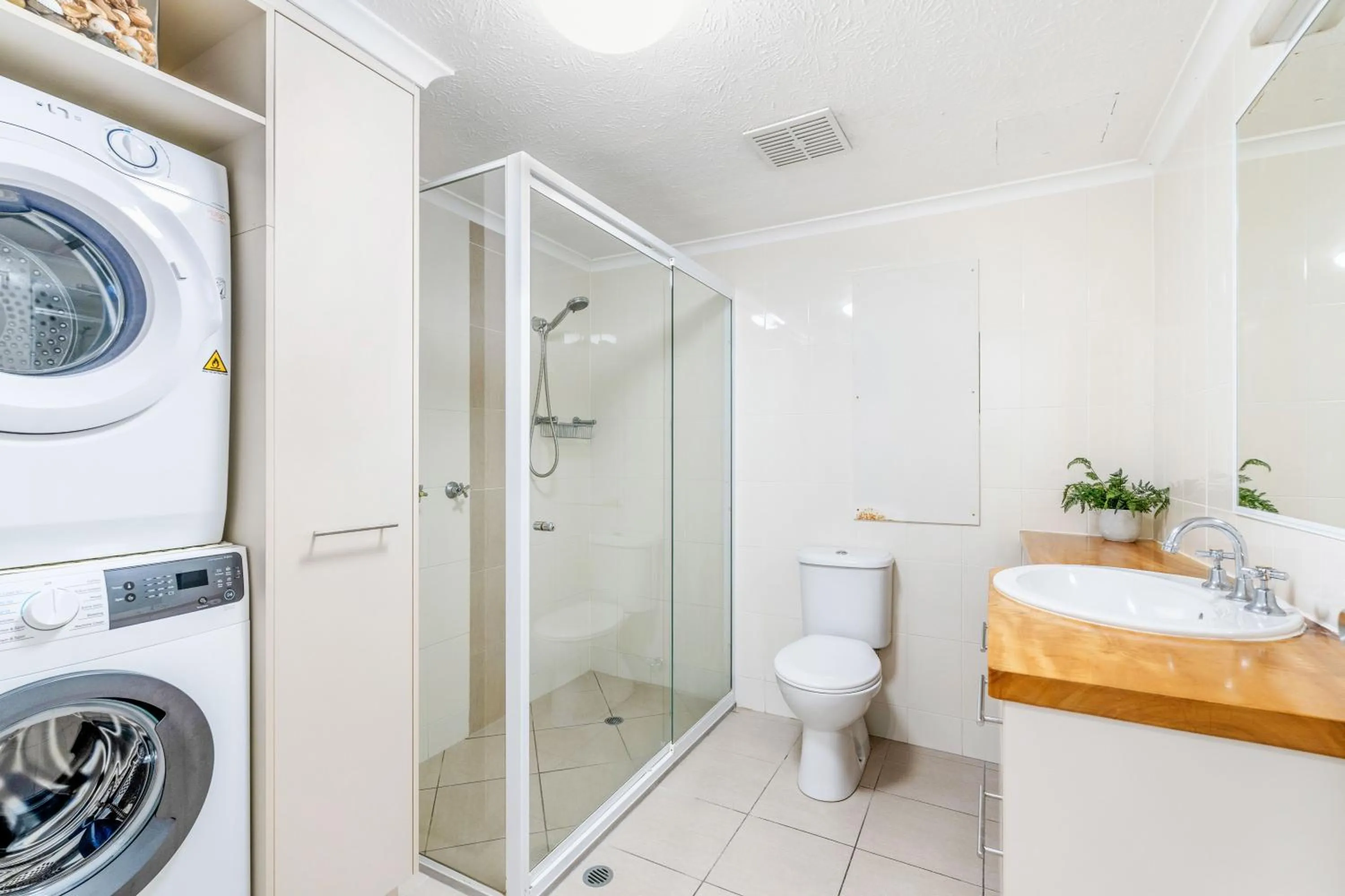 Shower in Shelly Bay Resort