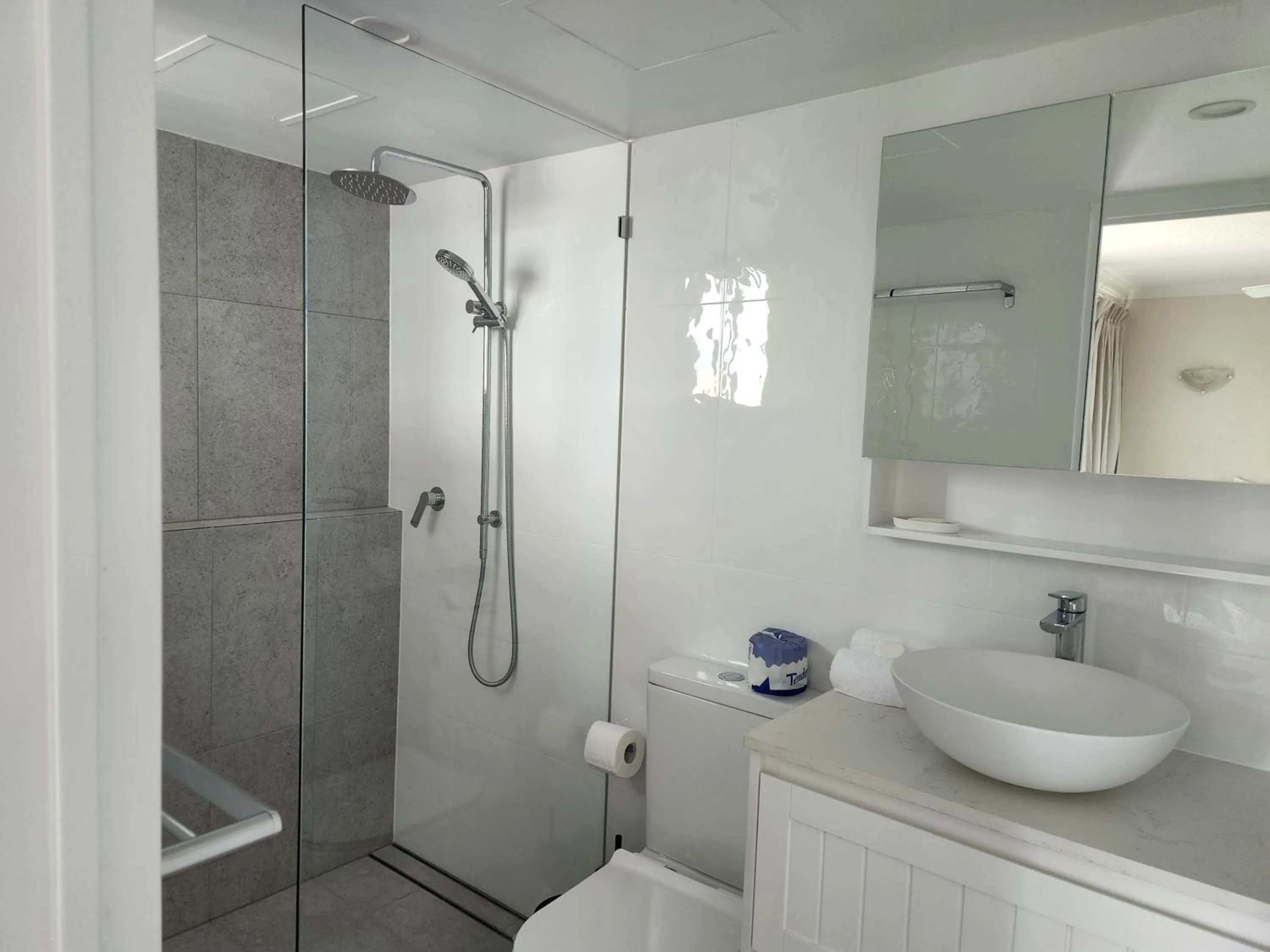 Pacific Surf Absolute Beachfront Apartments