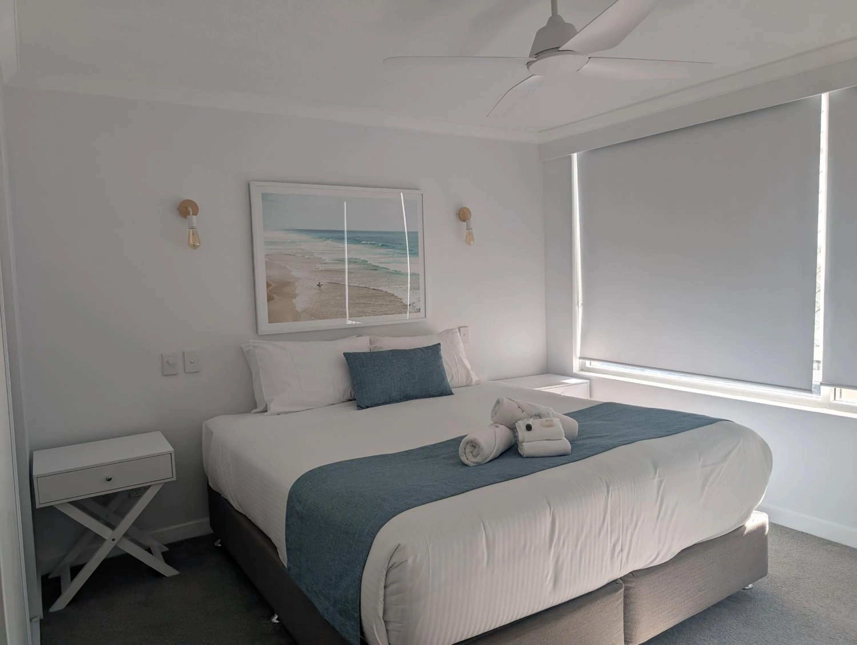 Bed in Pacific Surf Absolute Beachfront Apartments