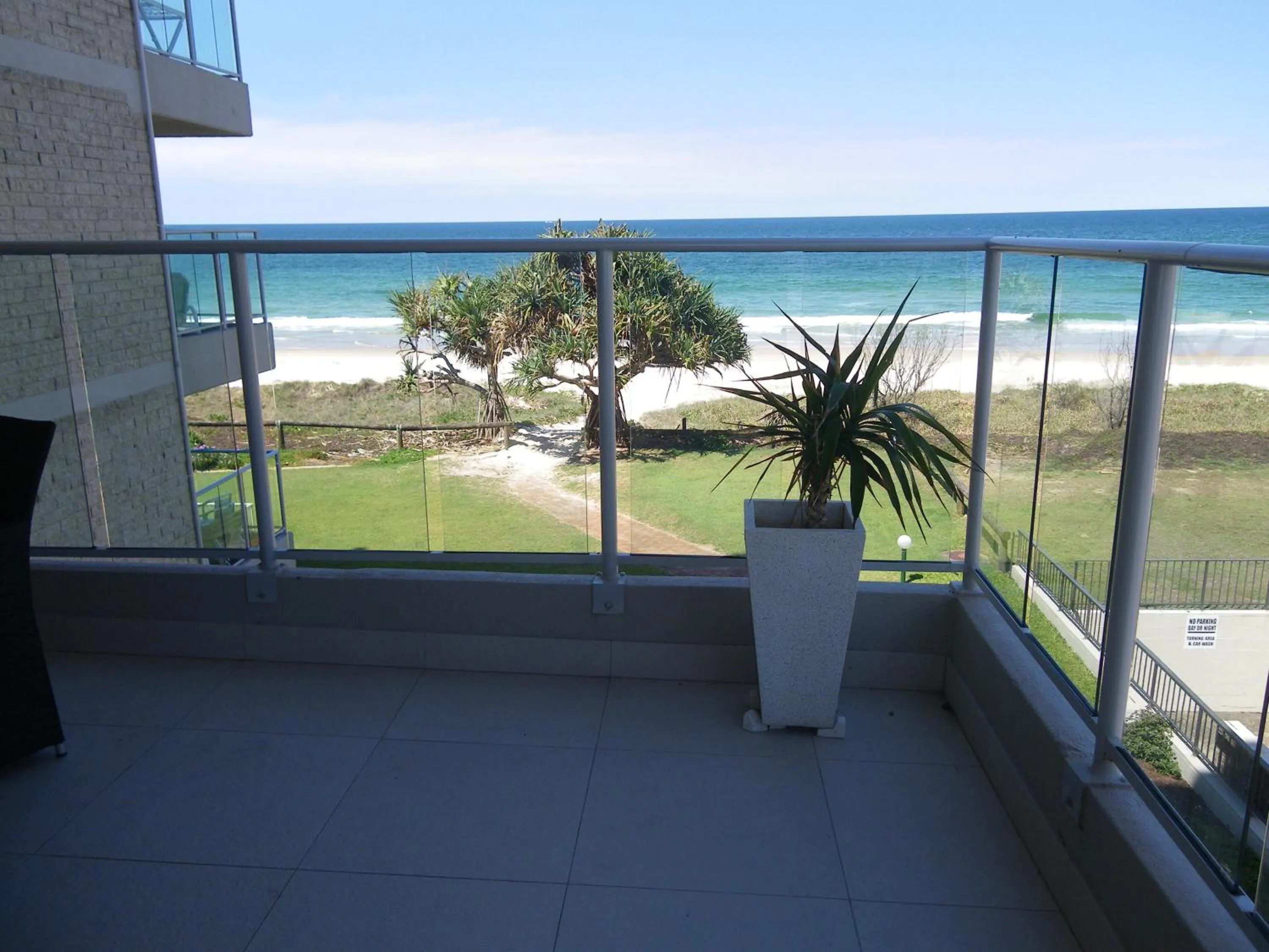 Day in Pacific Surf Absolute Beachfront Apartments