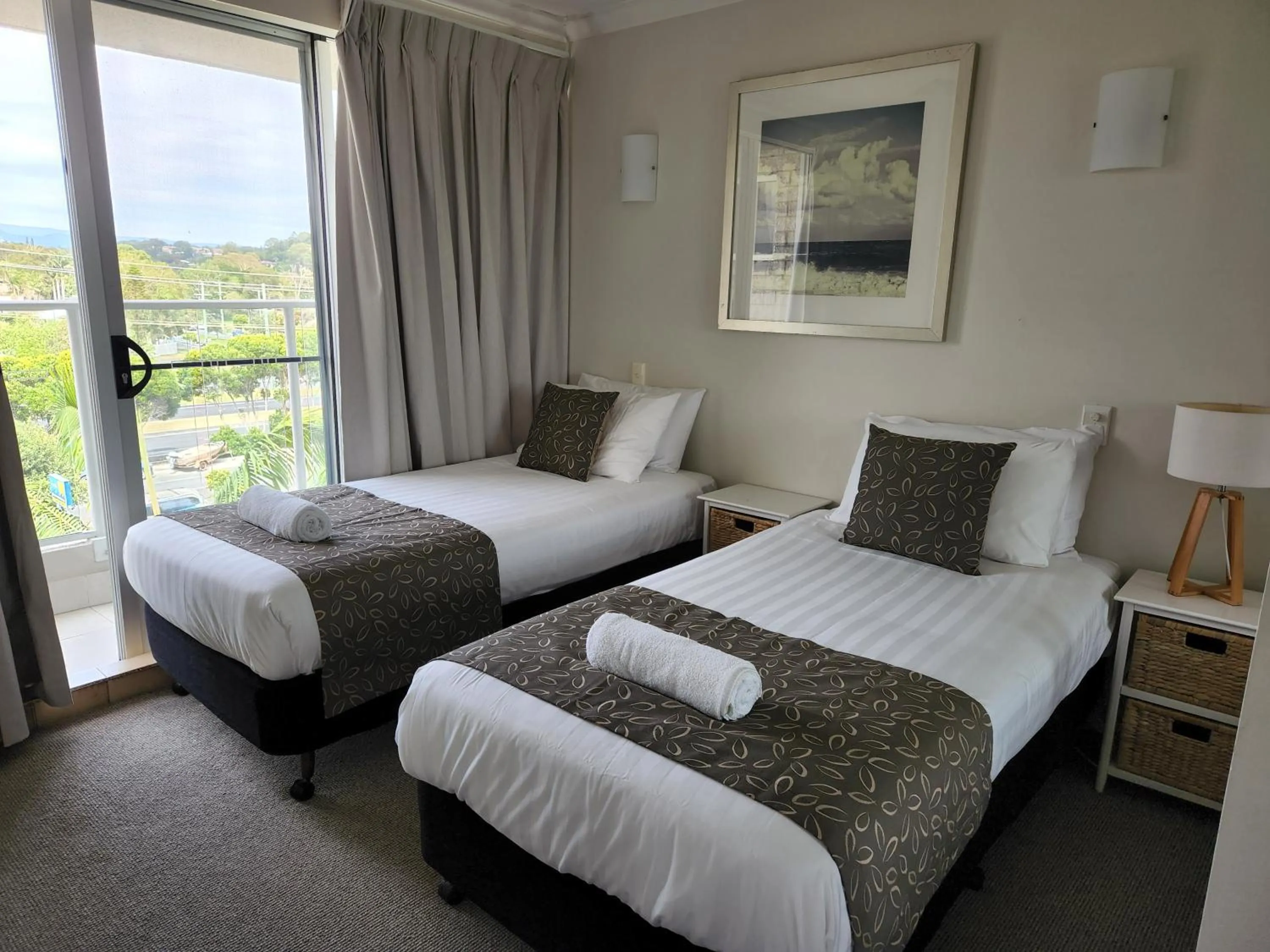 Bed in Pacific Surf Absolute Beachfront Apartments