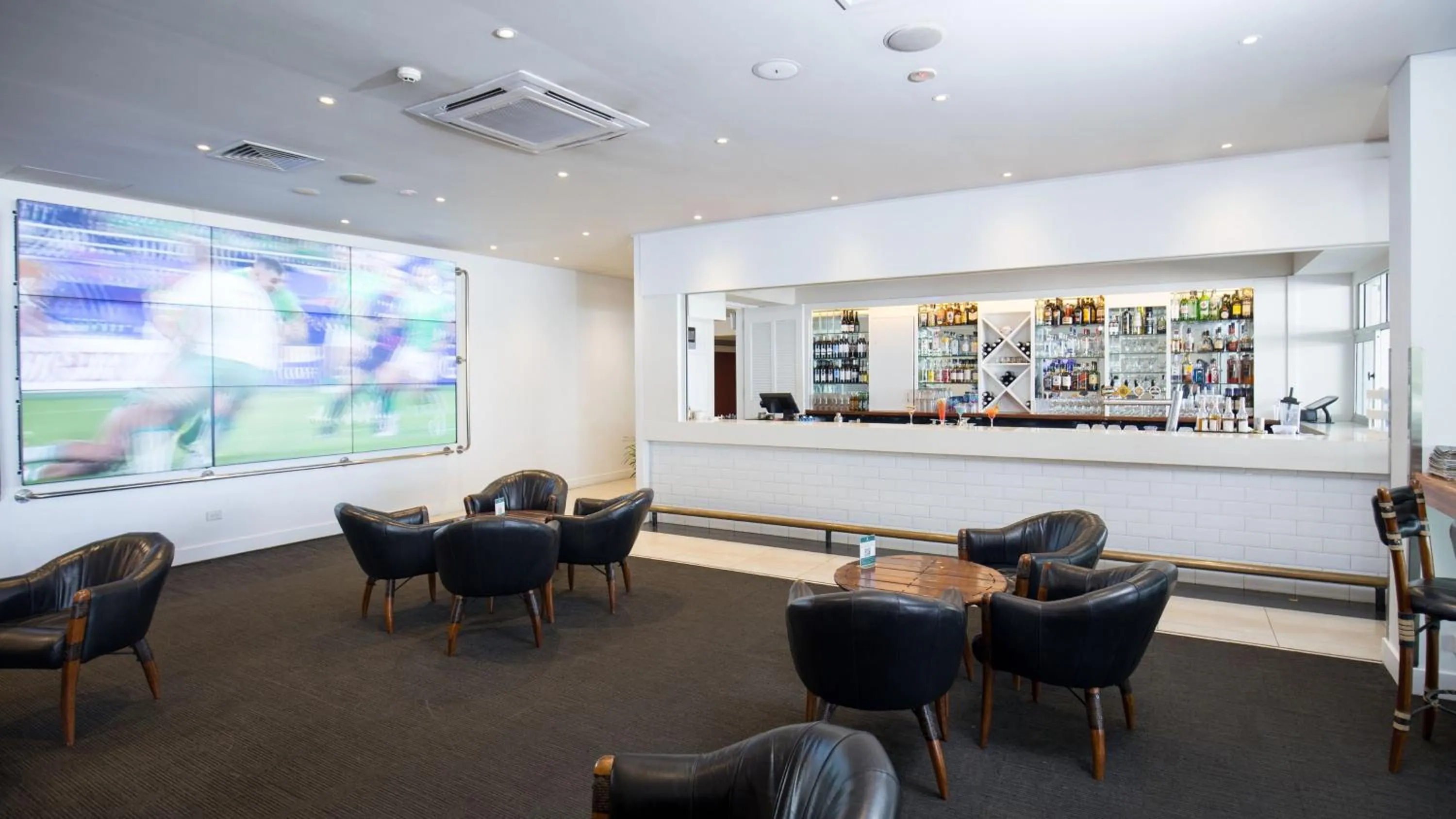 Lounge or bar in Holiday Inn Suva by IHG