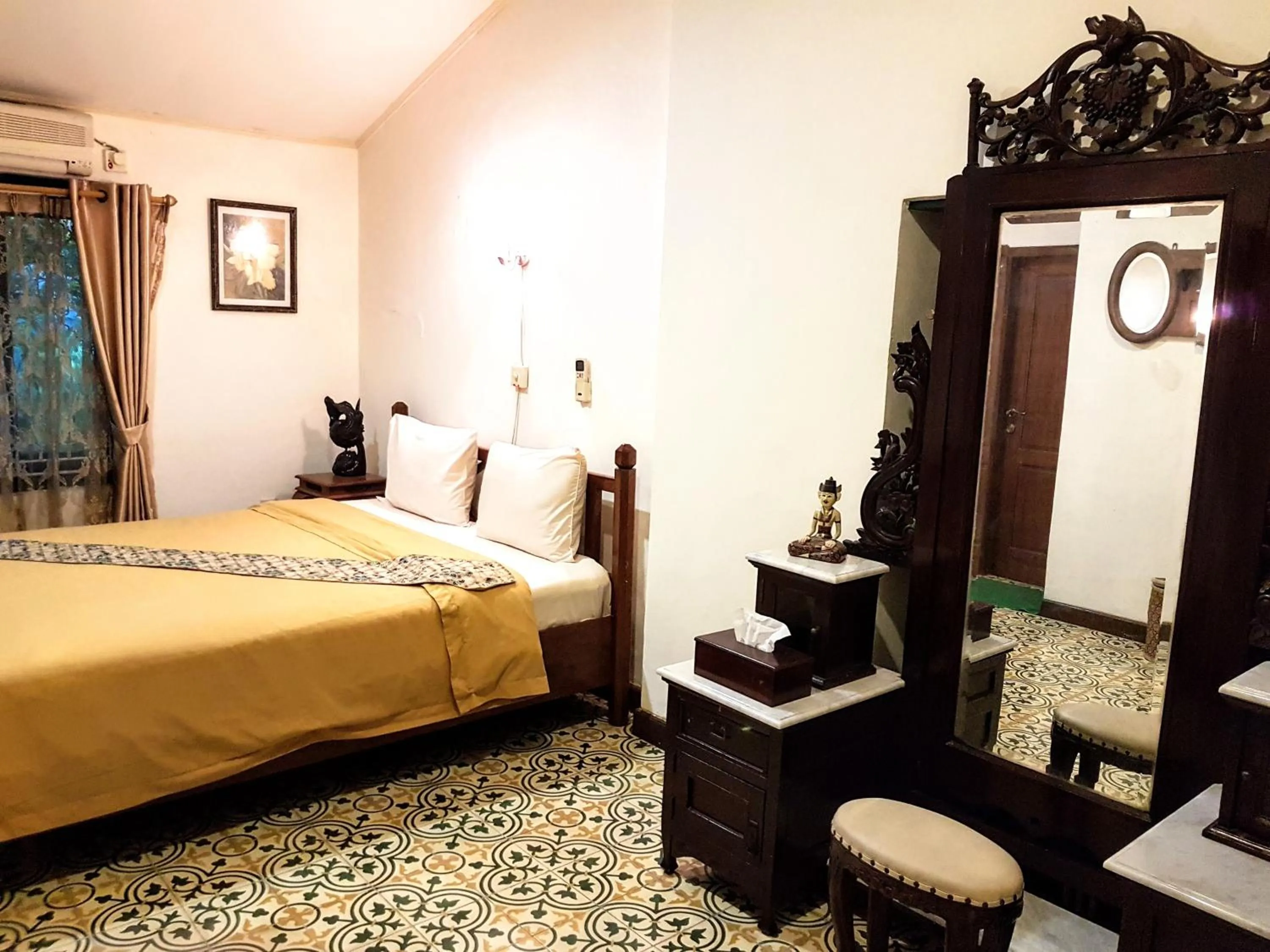 Bedroom, Bed in nDalem Gamelan