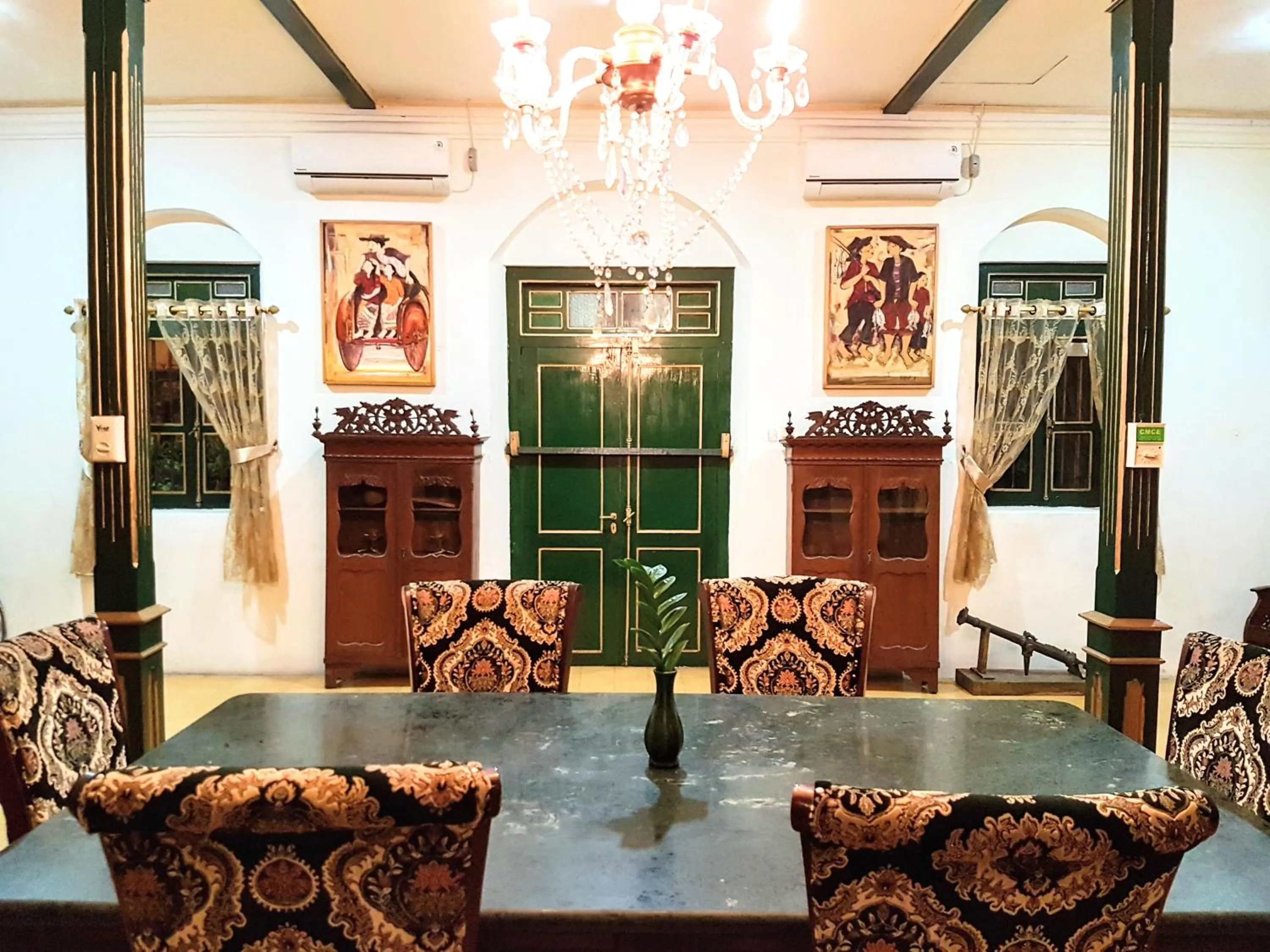 Restaurant/places to eat in nDalem Gamelan