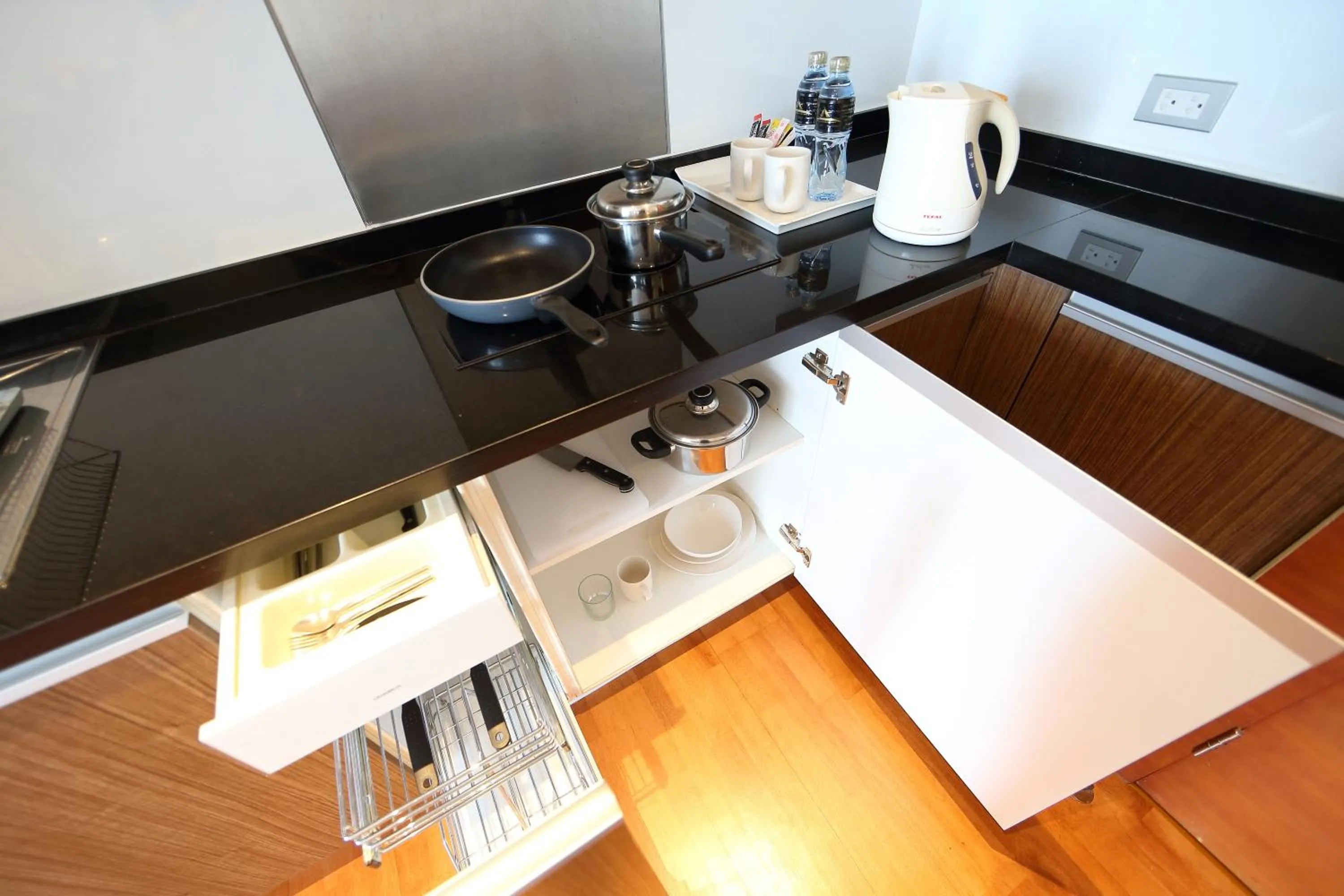 Kitchen or kitchenette in Amanta Hotel & Residence Ratchada