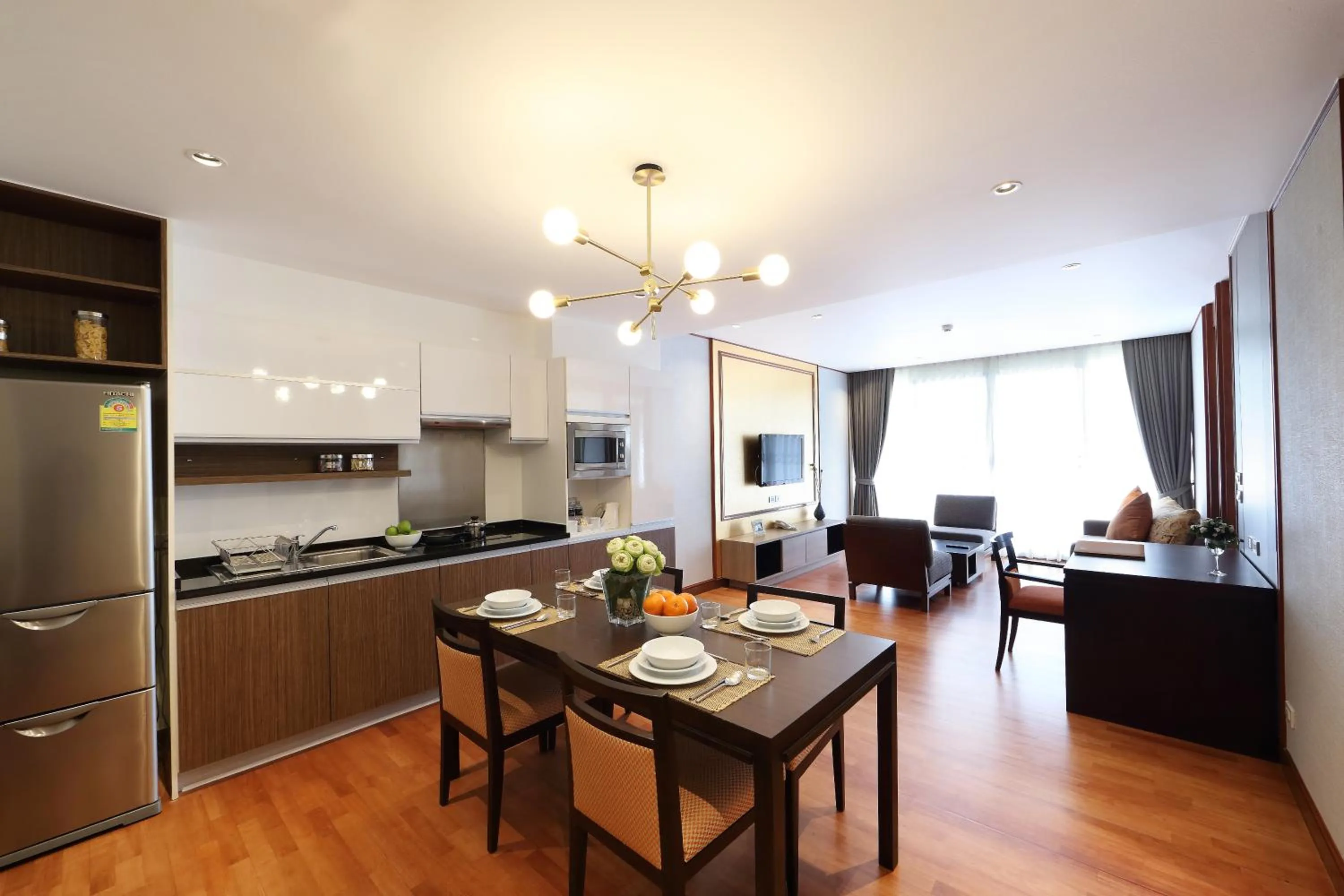 Kitchen or kitchenette in Amanta Hotel & Residence Ratchada