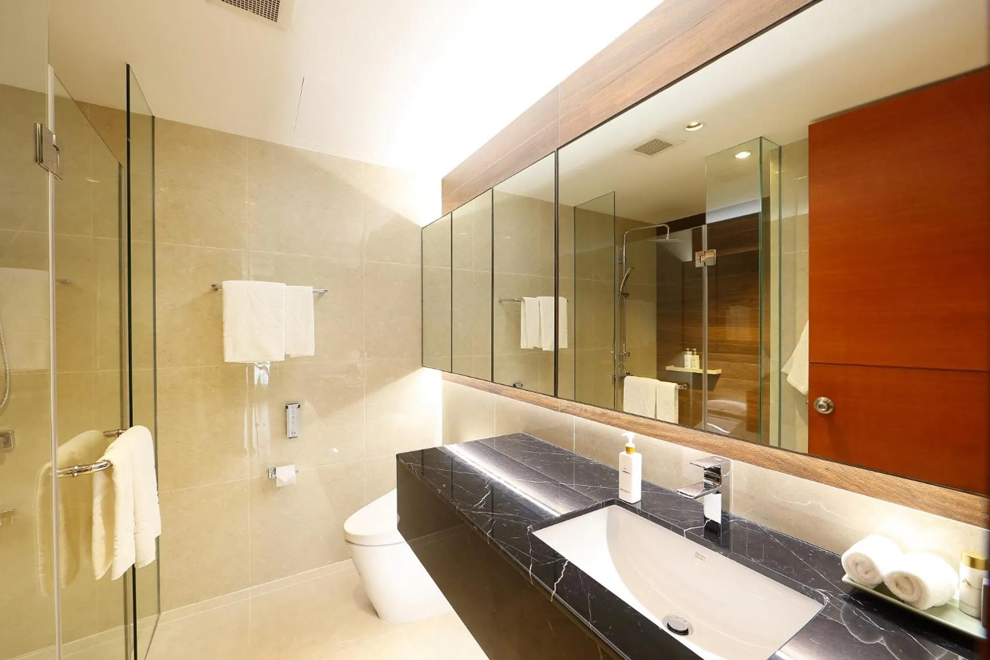Shower in Amanta Hotel & Residence Ratchada