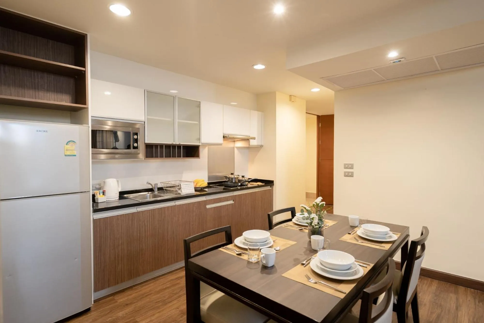 Kitchen or kitchenette in Amanta Hotel & Residence Ratchada