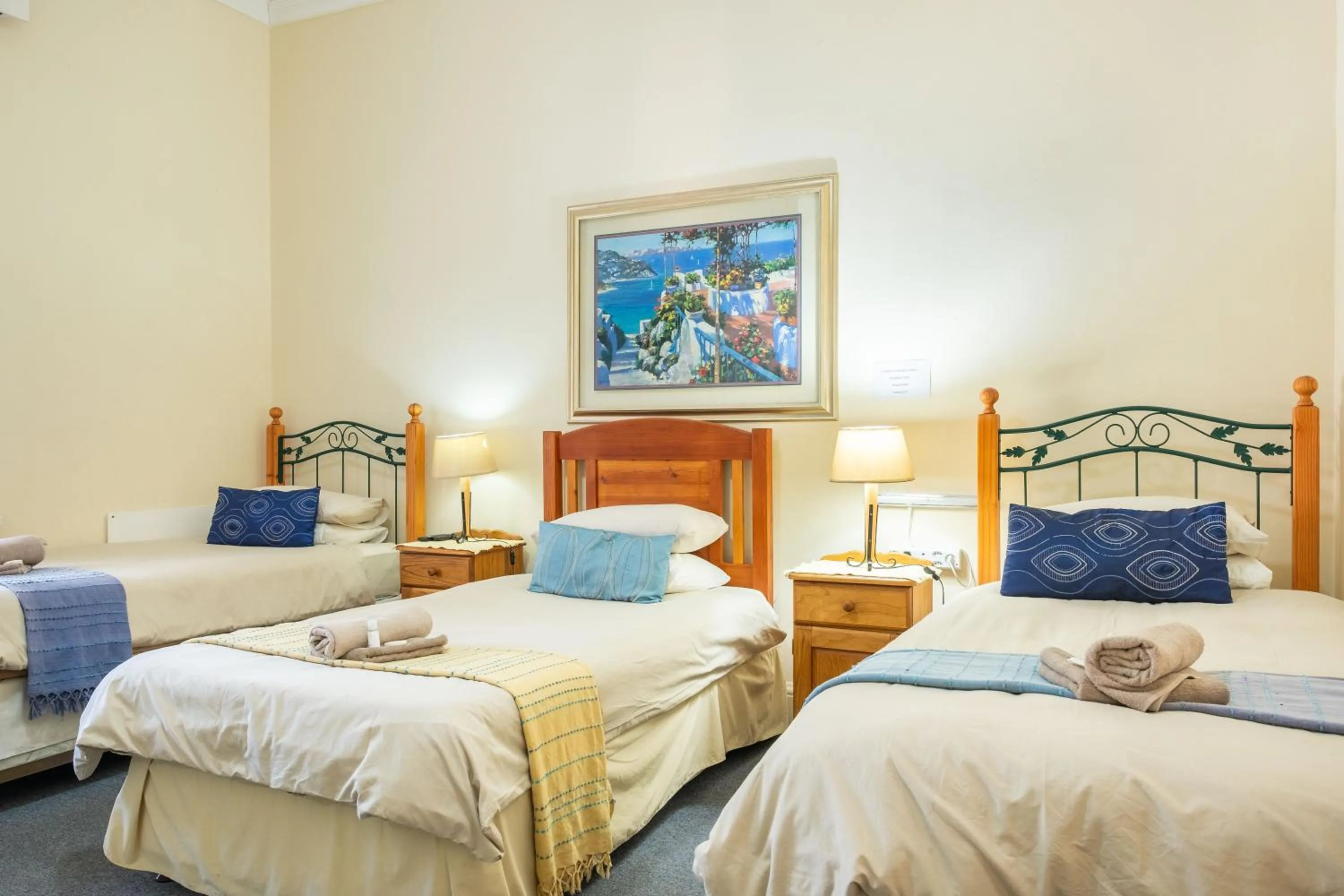 Bed in Karoo Ouberg Guest Lodge