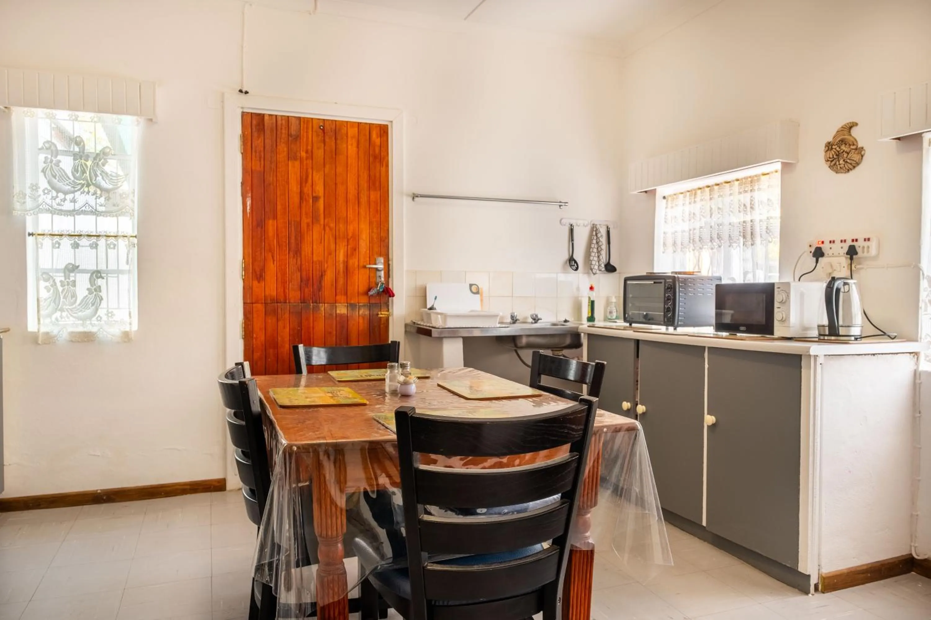 Karoo Ouberg Guest Lodge