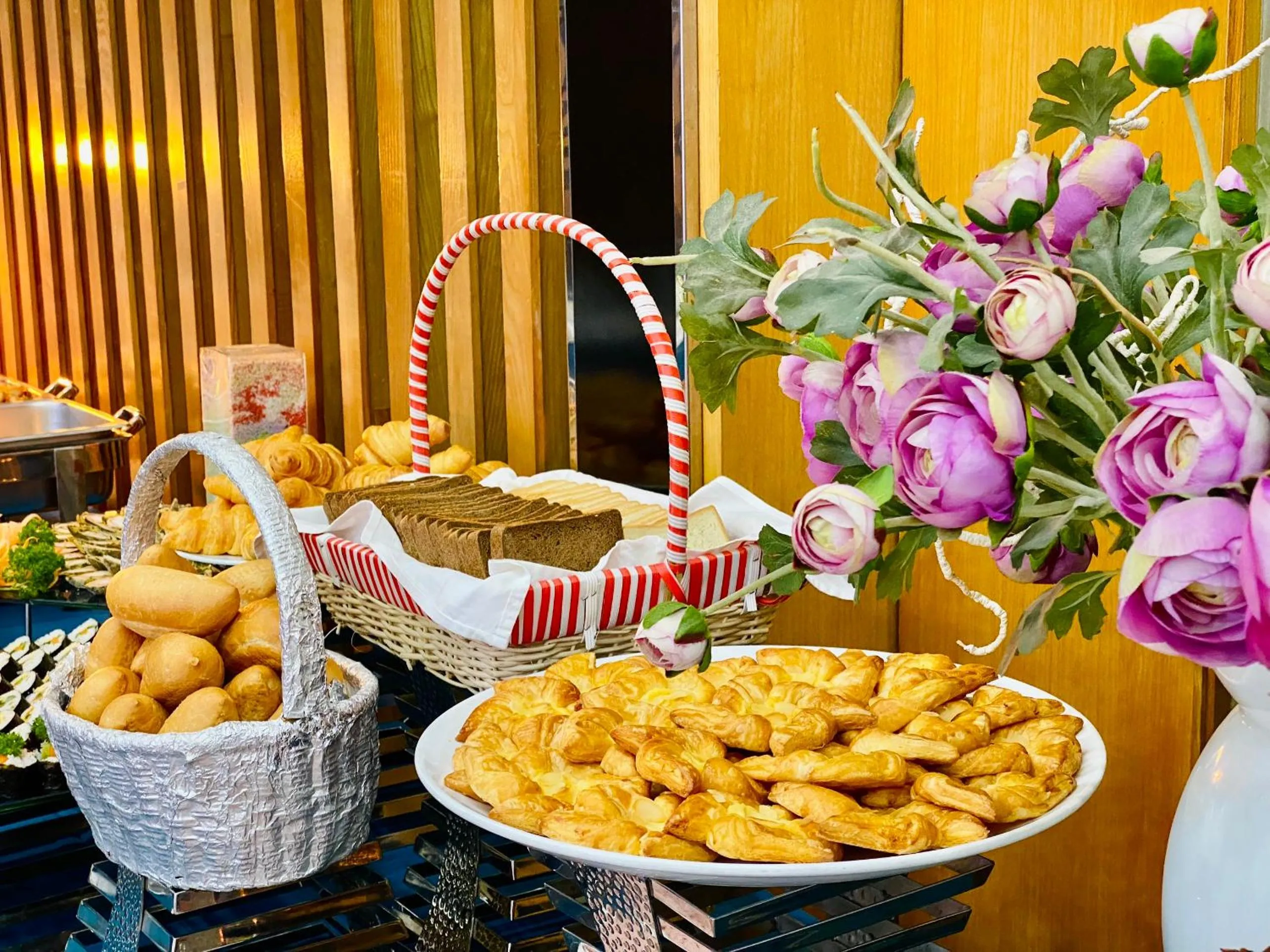 Restaurant/places to eat in Bao Son International Hotel