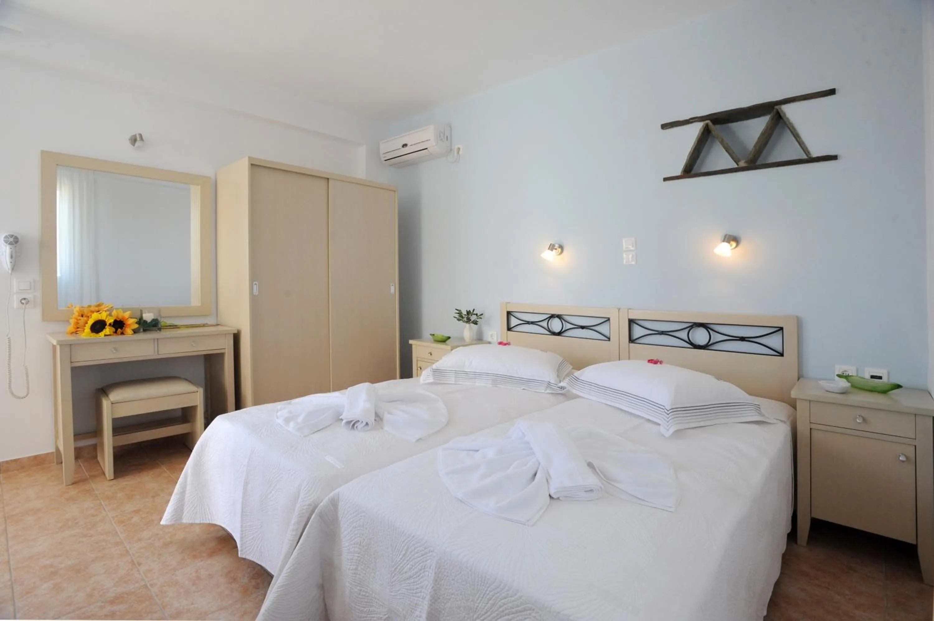 Photo of the whole room, Bed in Aigaio Studios tinos