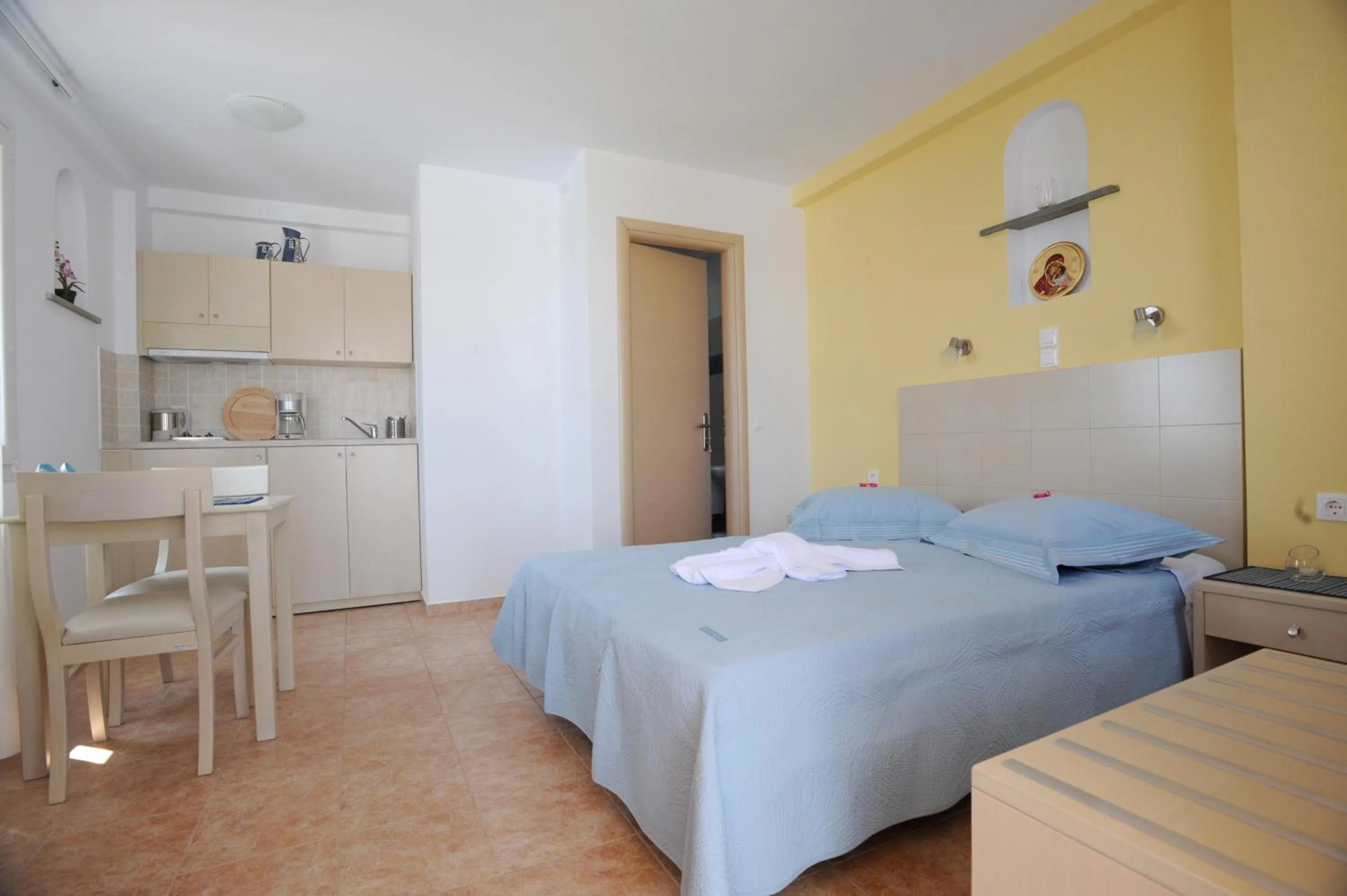 Bed in Aigaio Studios tinos