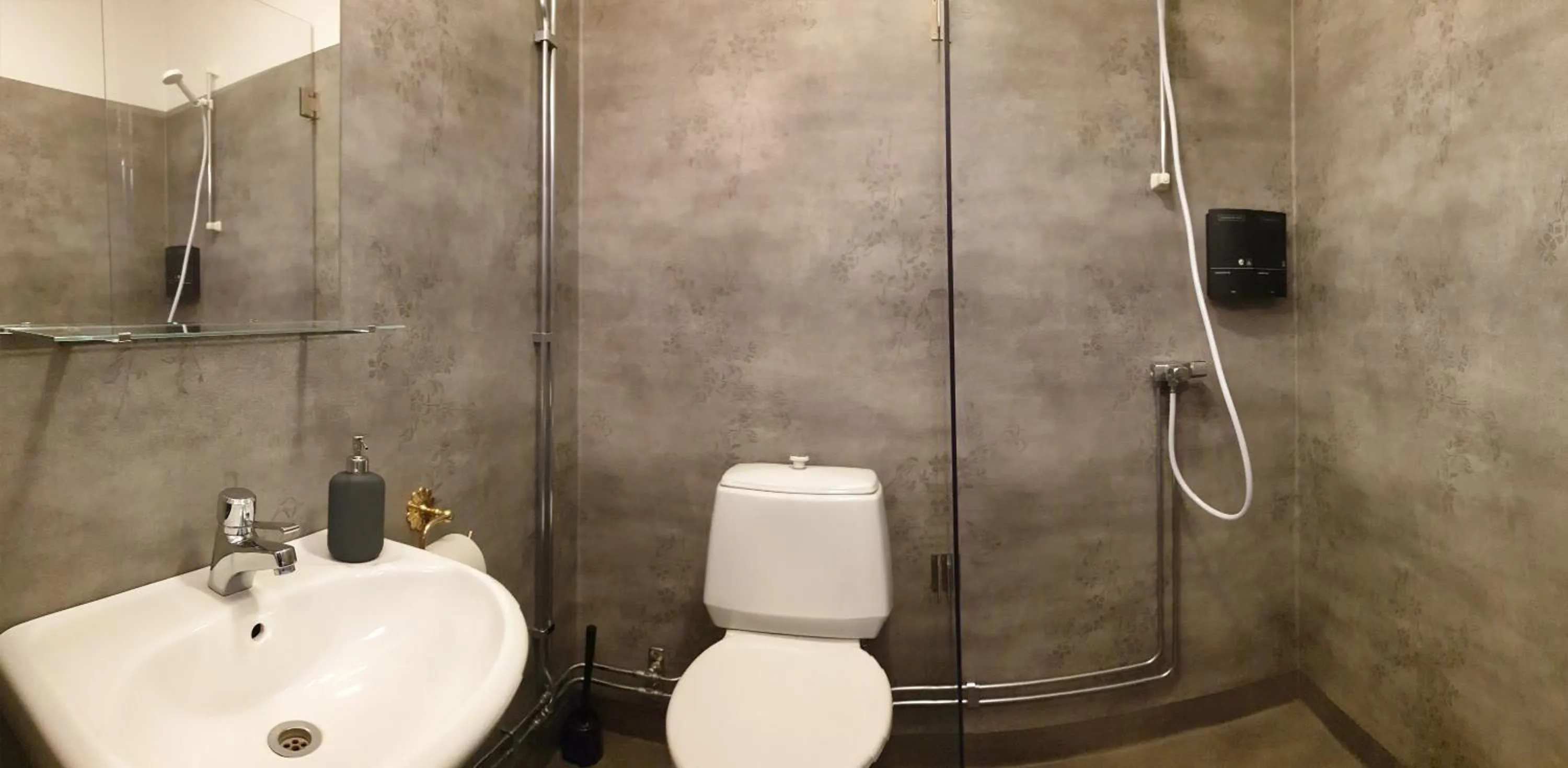 Shower in Svefi Vandrarhem - Hostel