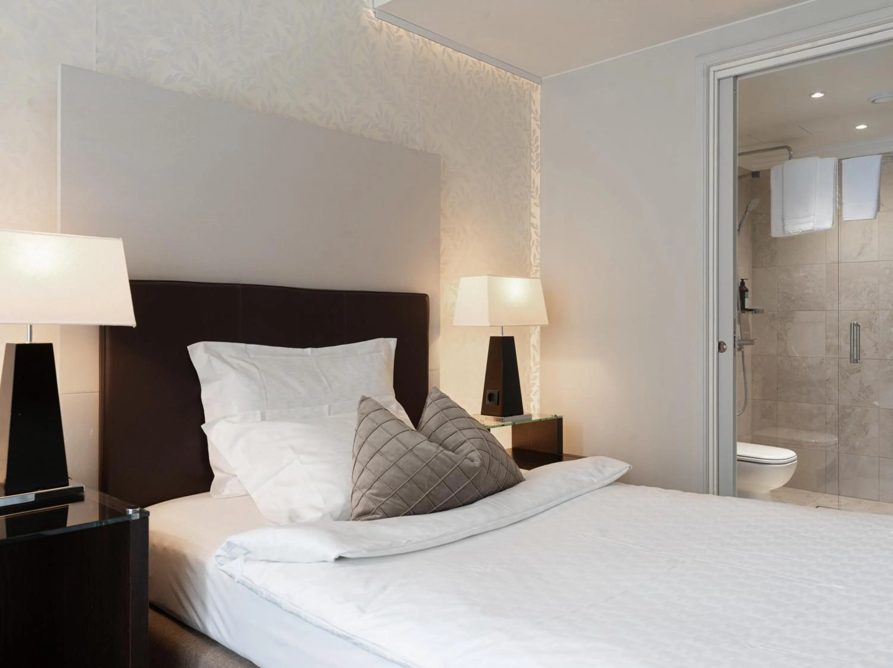 Bedroom, Bed in Elite Eden Park Hotel