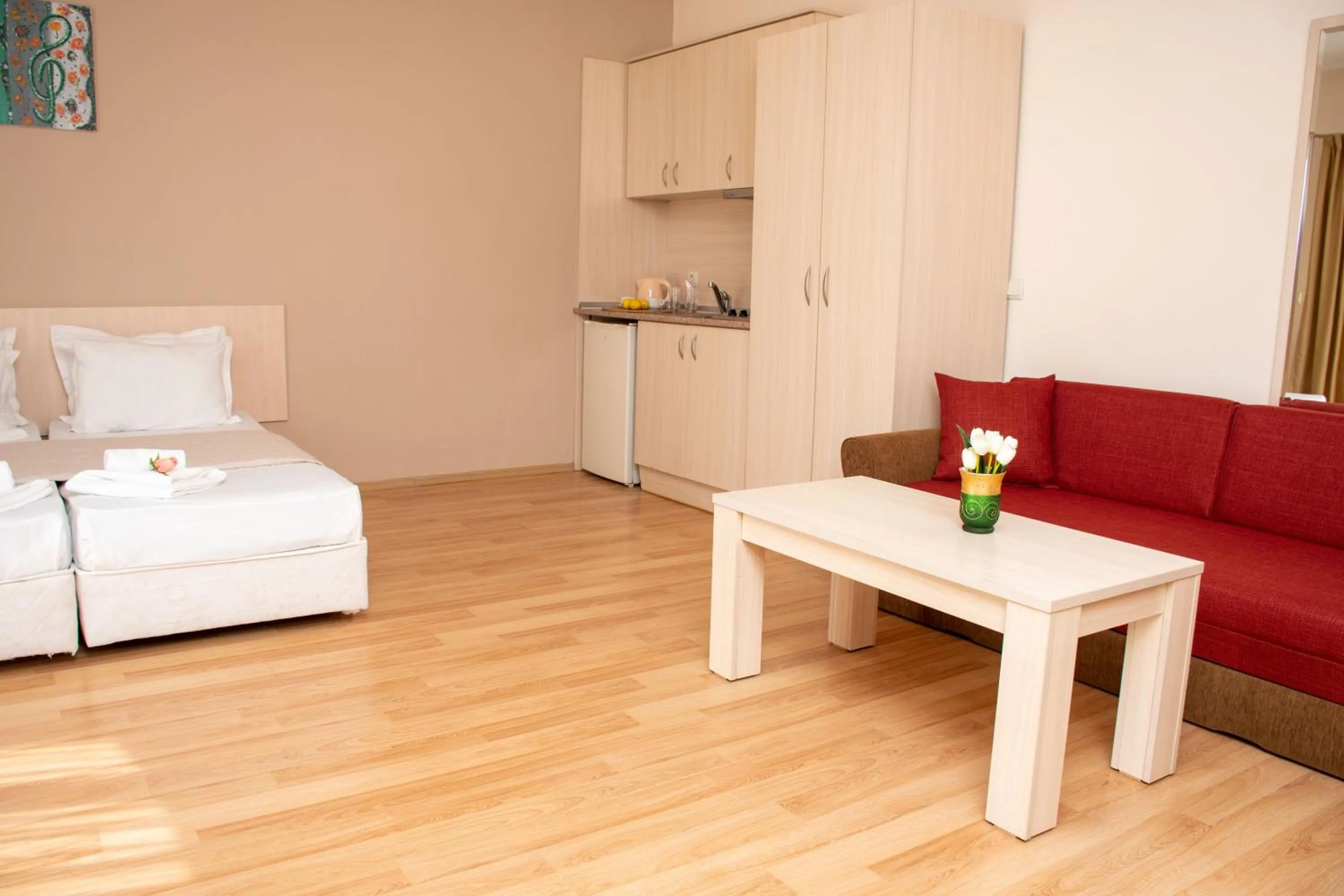 Kitchen or kitchenette, Bed in Serena Residence Aparthotel