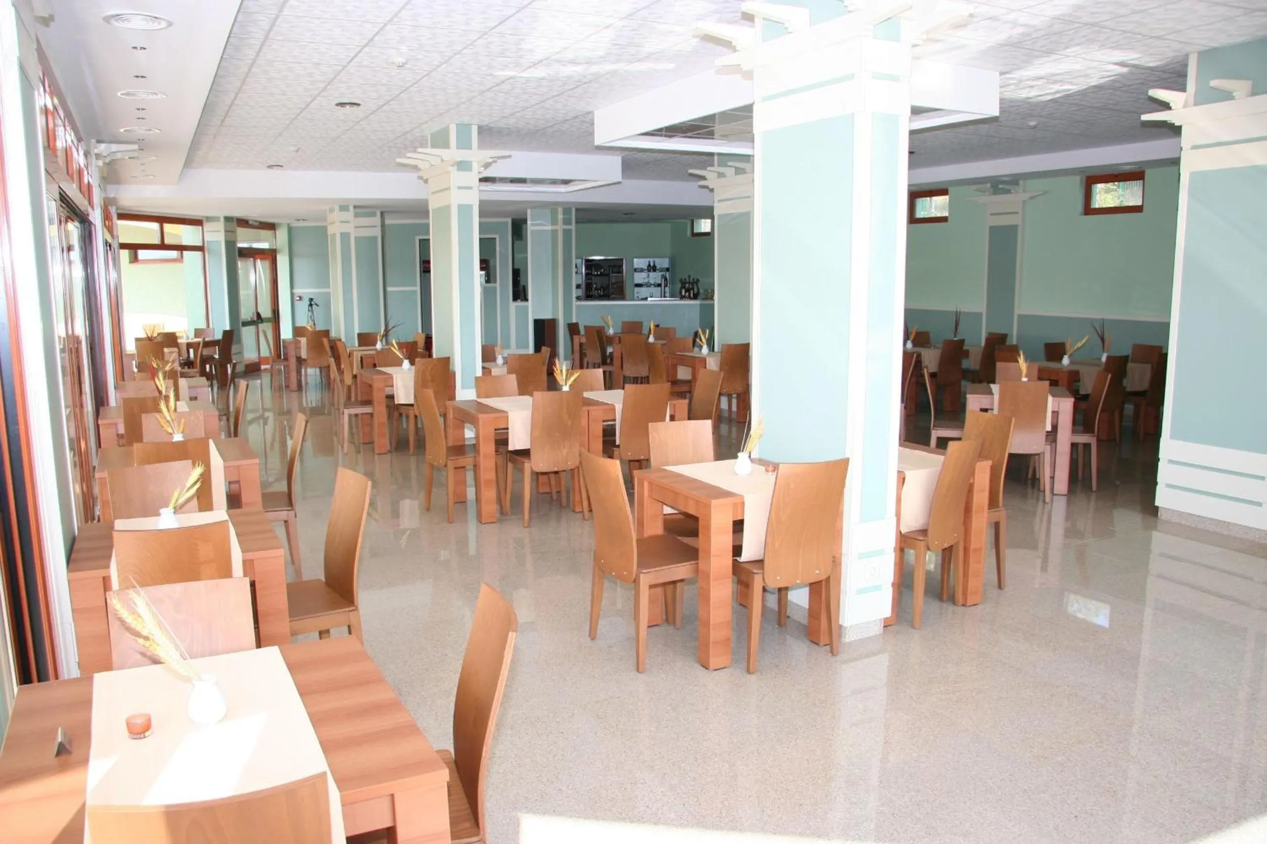 Restaurant/places to eat in Serena Residence Aparthotel