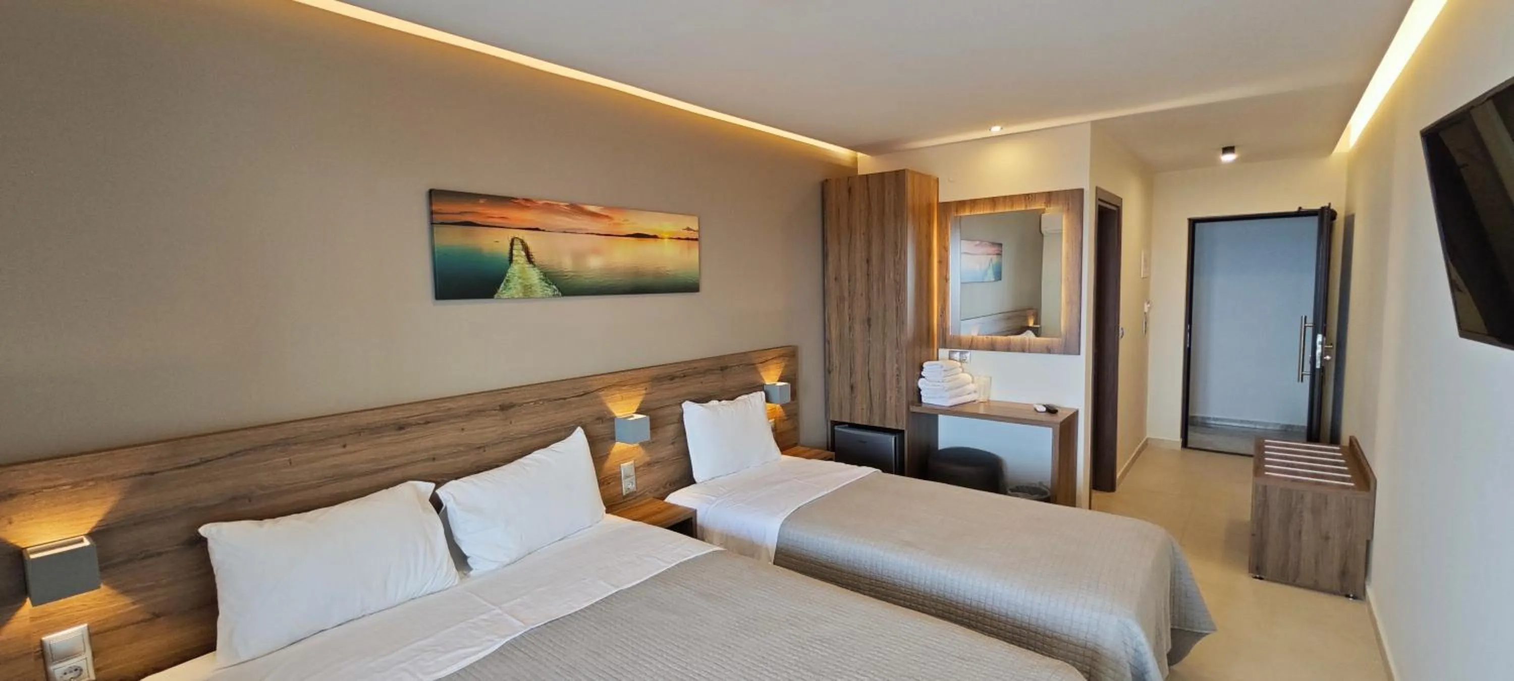 Photo of the whole room, Bed in Sunset Hotel