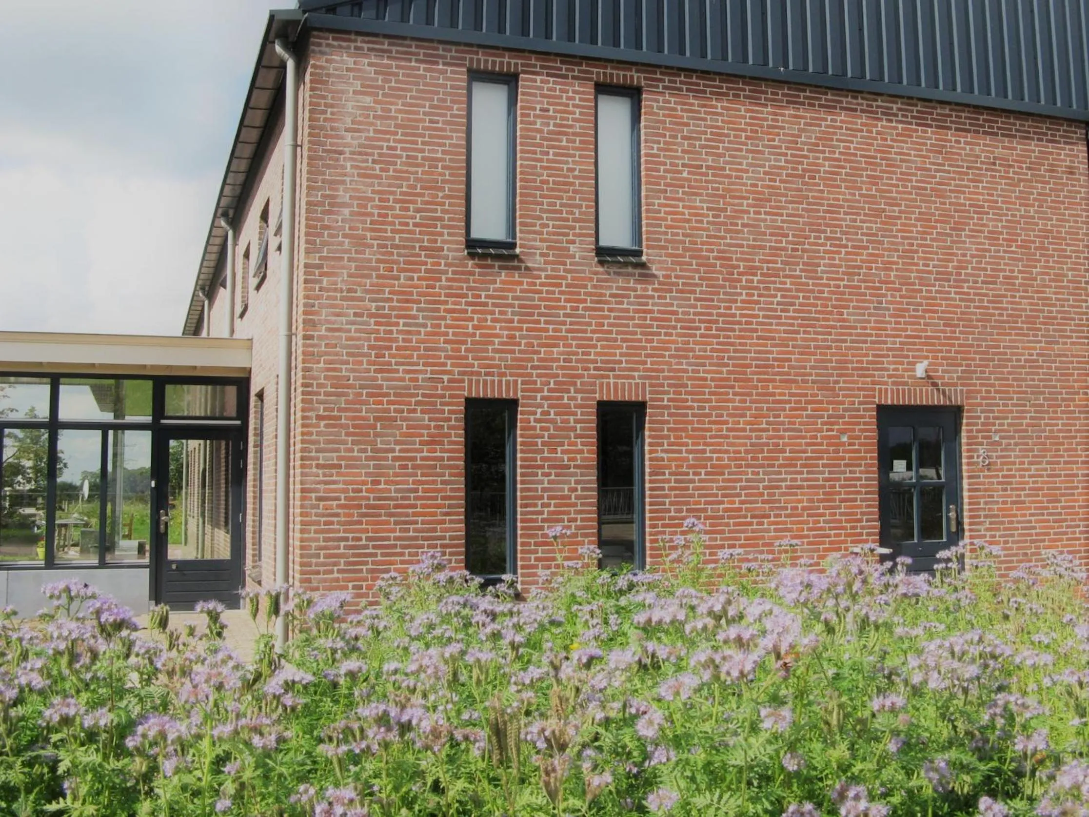Facade/entrance in Antonius Hoeve