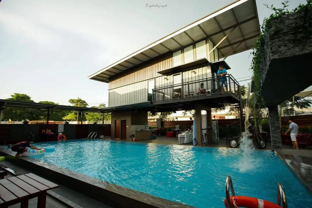 Property building in Kluang Container Swimming Pool Hotel