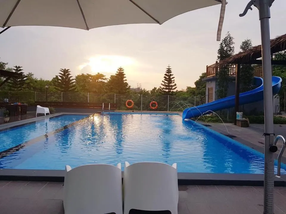 Kluang Container Swimming Pool Hotel
