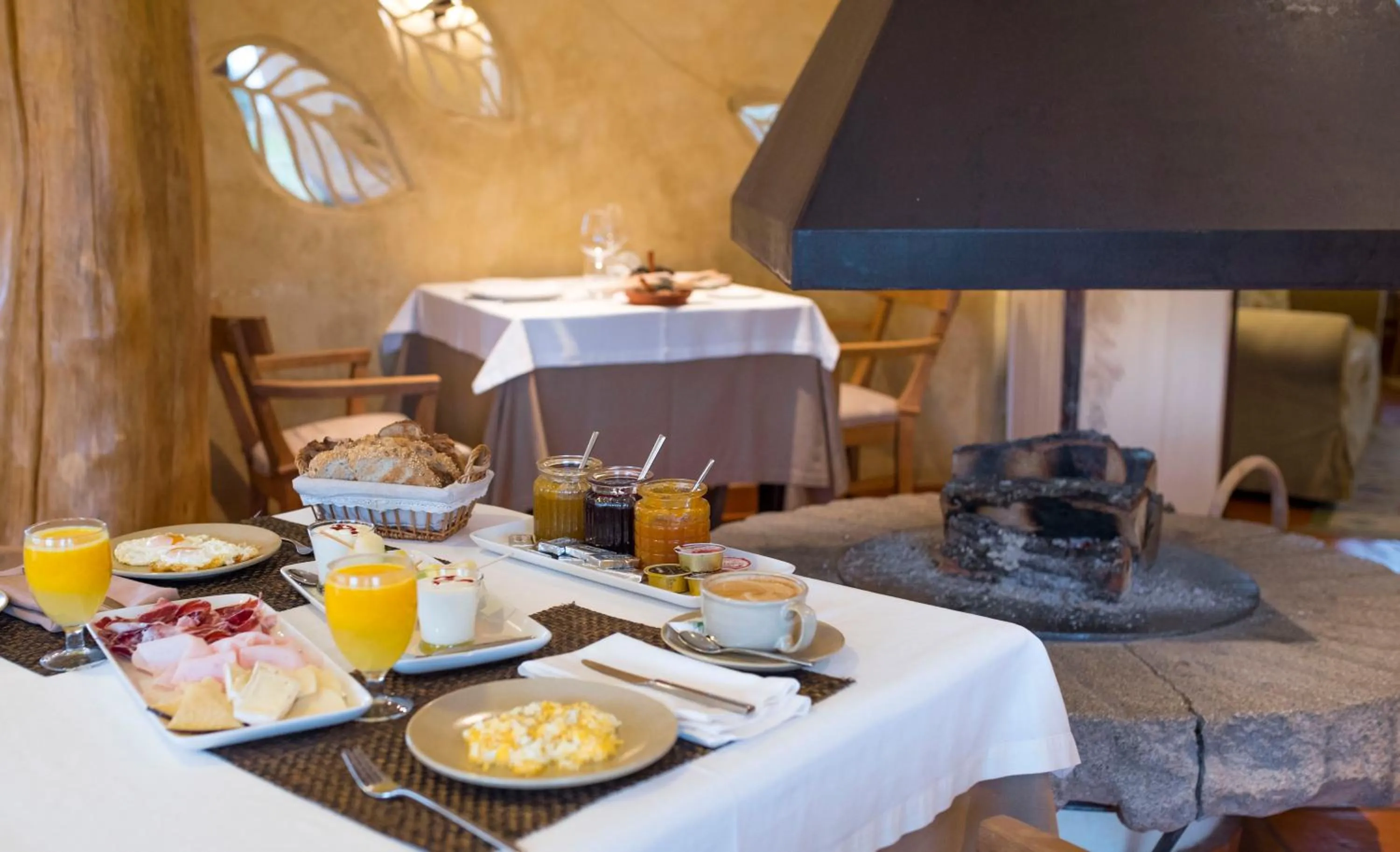 Restaurant/places to eat in Hotel Llano Tineo