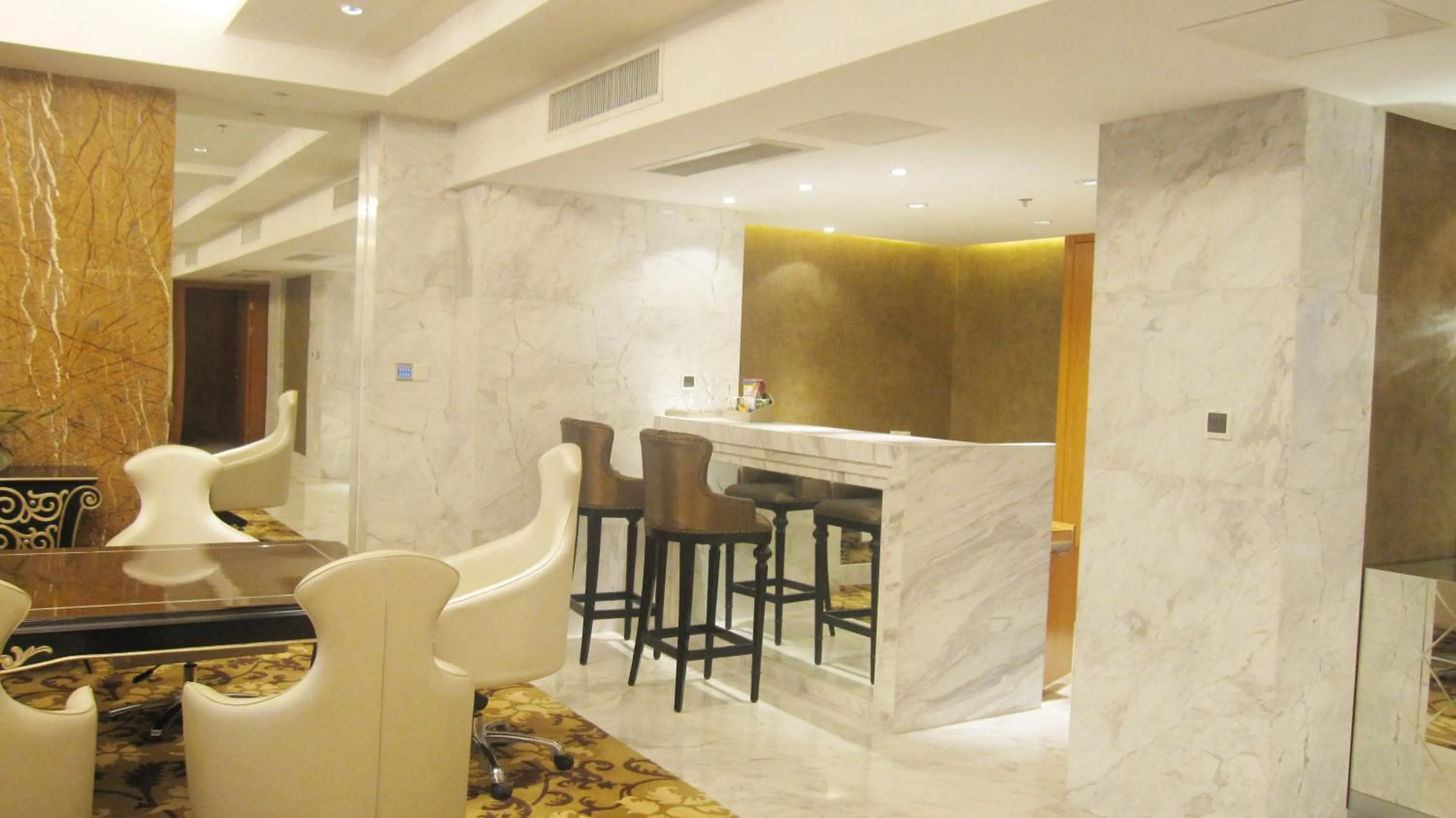 Dining area in Glarun Jinling Hotel